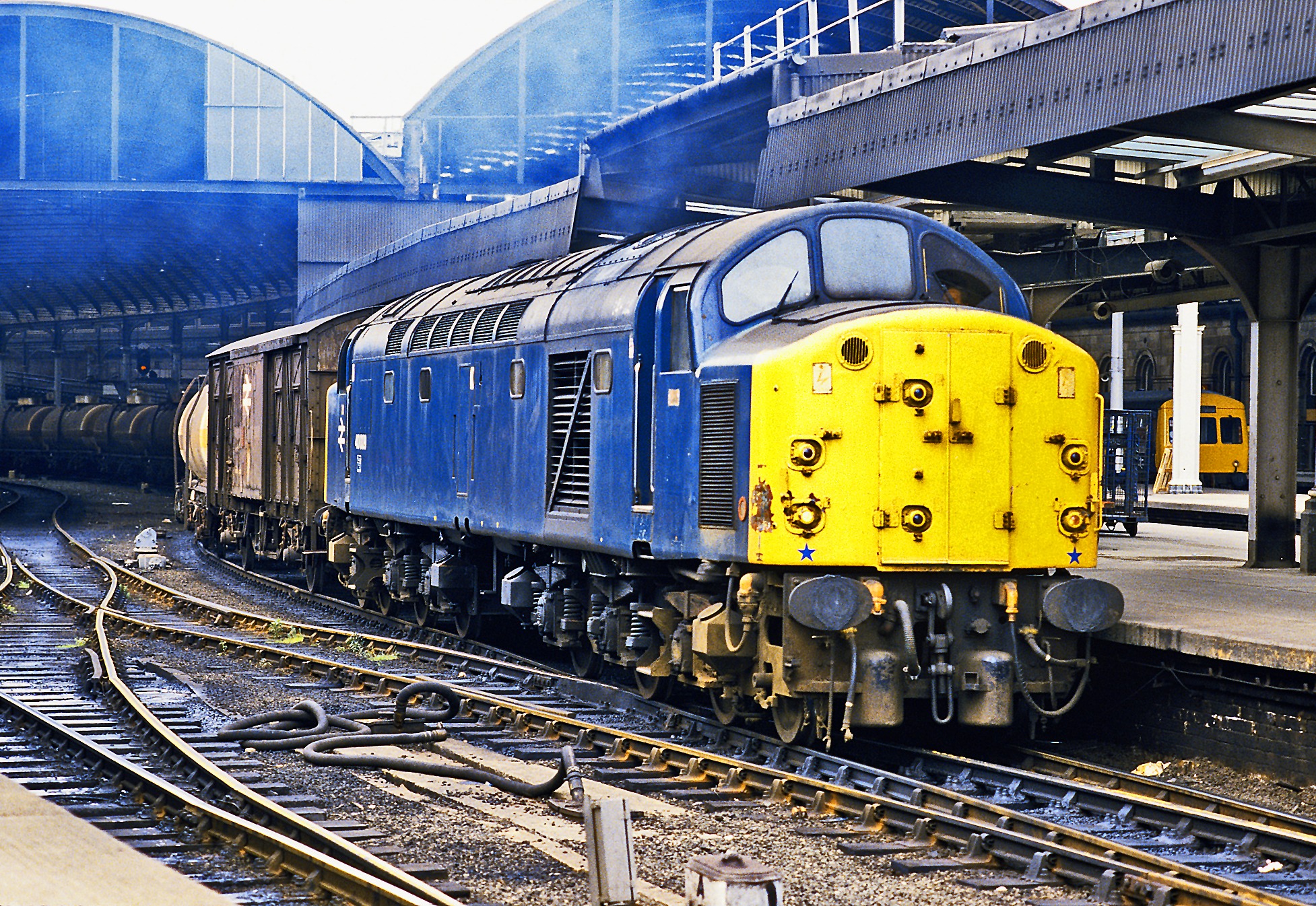 Haverton Hill to Leith ammonia tanks train with 40057