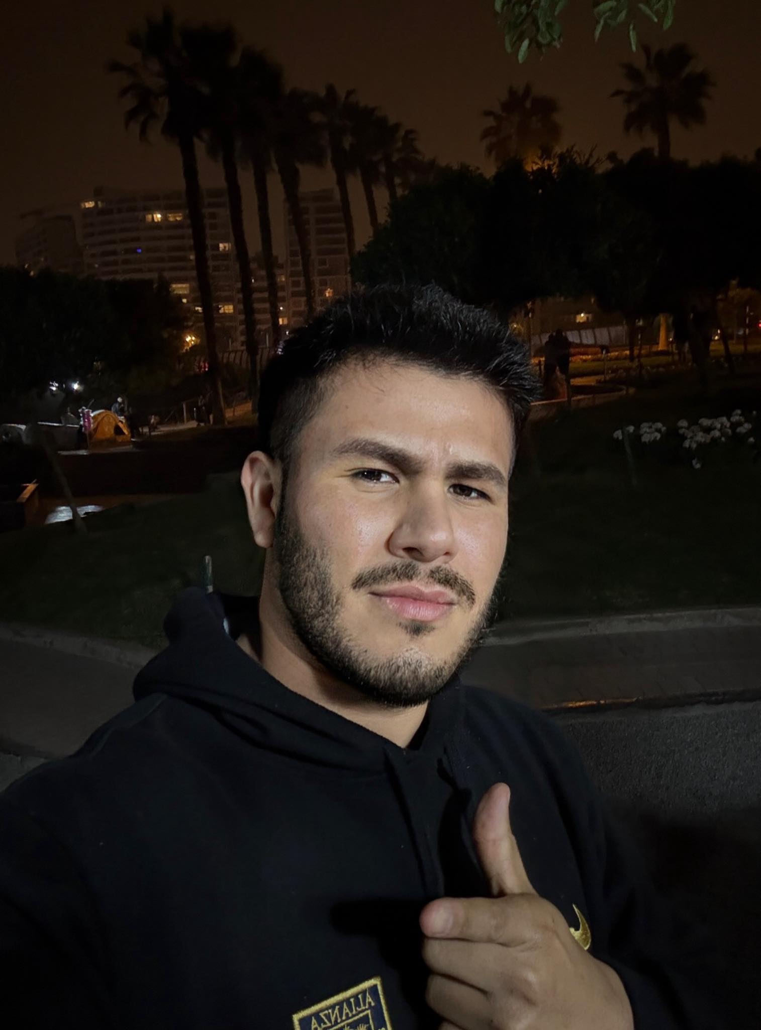 geronimo_rufino - Salida nocturna - Miraflores 🤝🍻 ️ https://linktr.ee ...