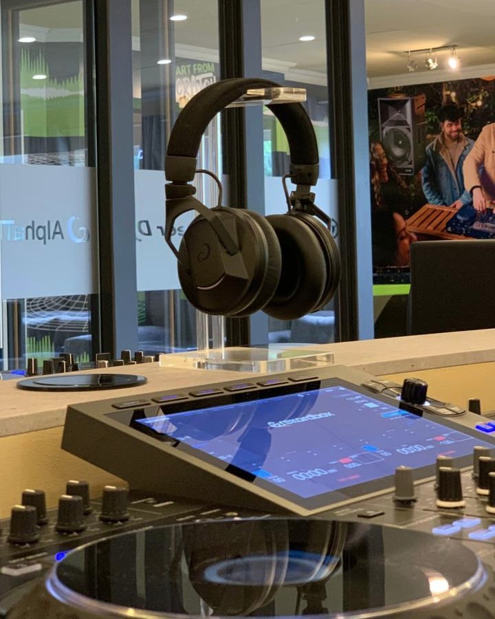 AlphaTheta XDJ-AZ + AlphaTheta HDJ-F10-TX – SonicLink Integration