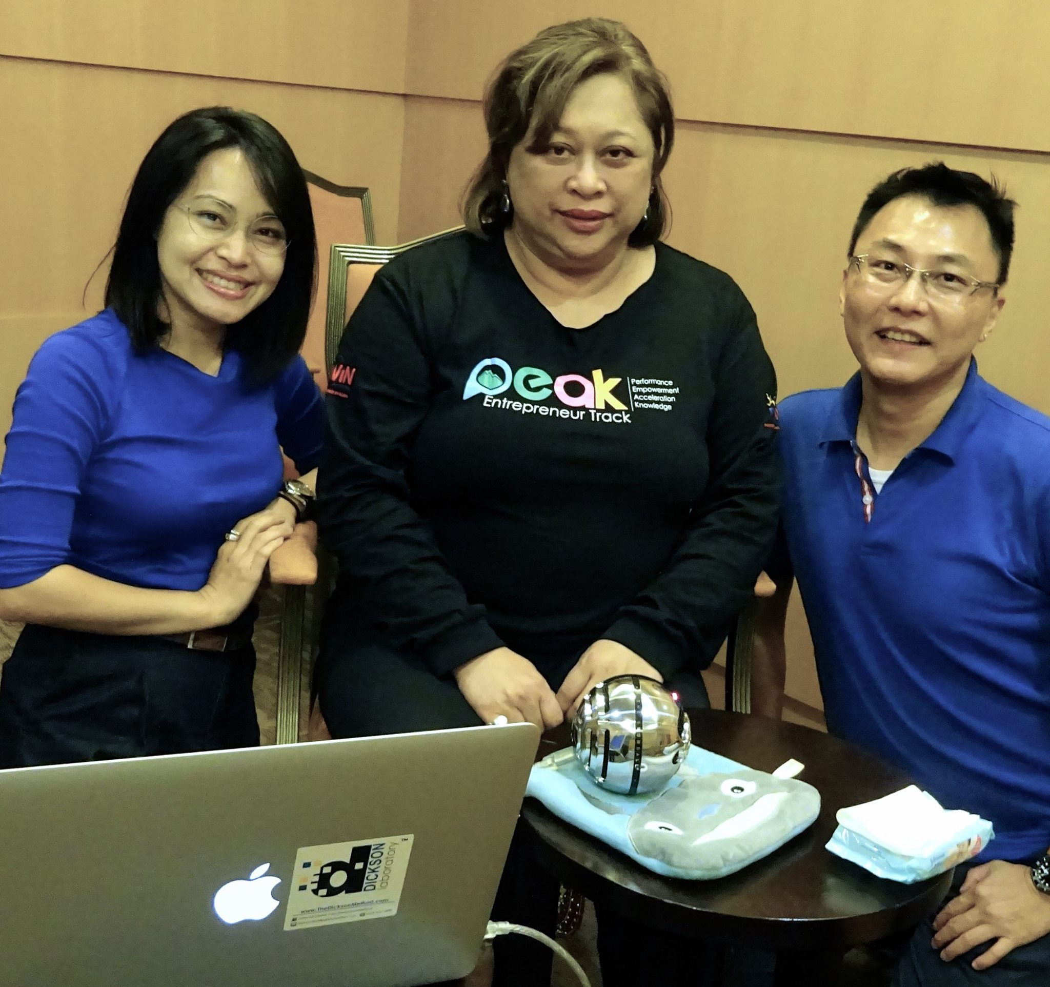 EmoWave - It's our honor to have Puan Sri and Tengku to...