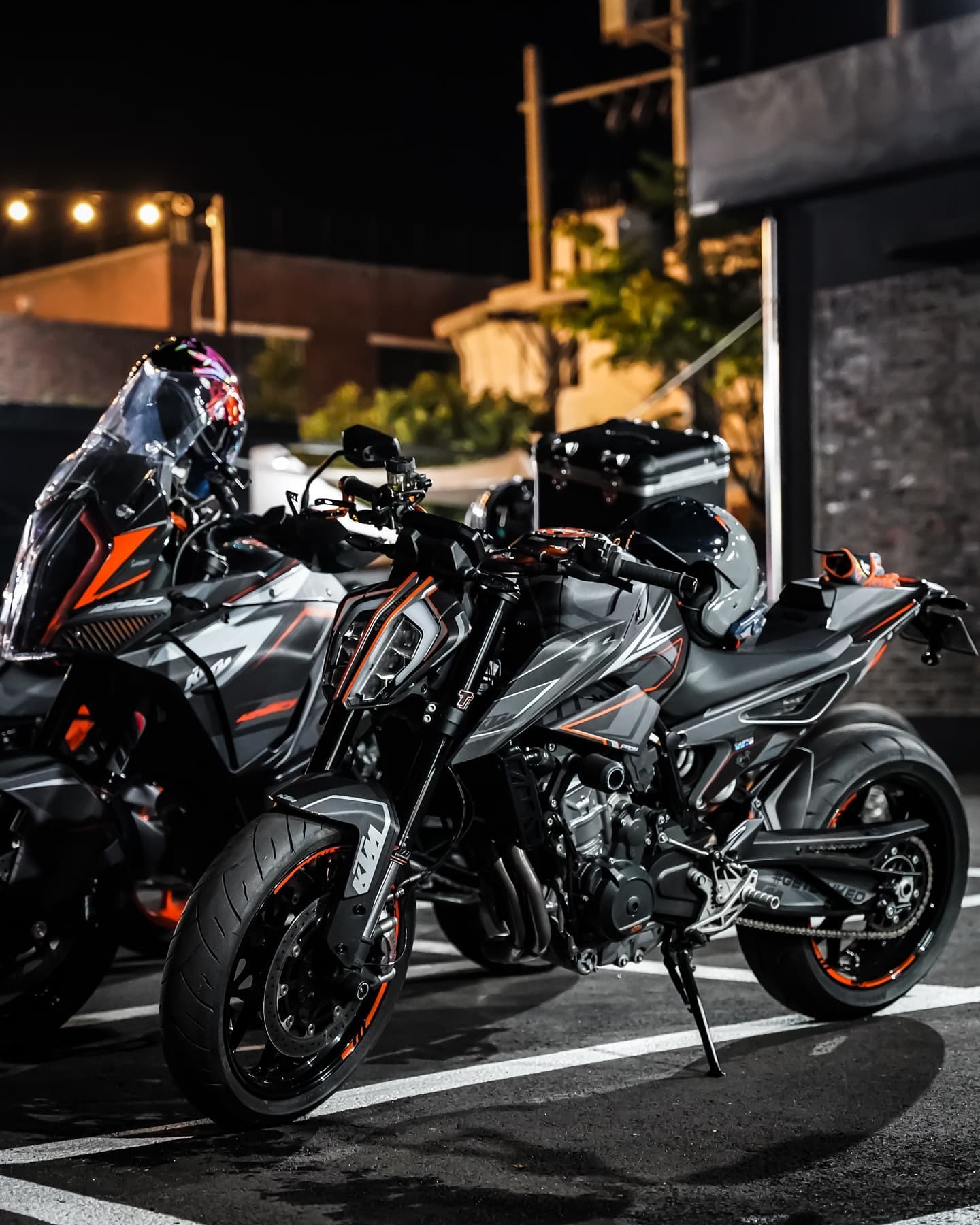 Dabrabbit - 📸 @kimczech_890r Super Matte black Graphic kit...