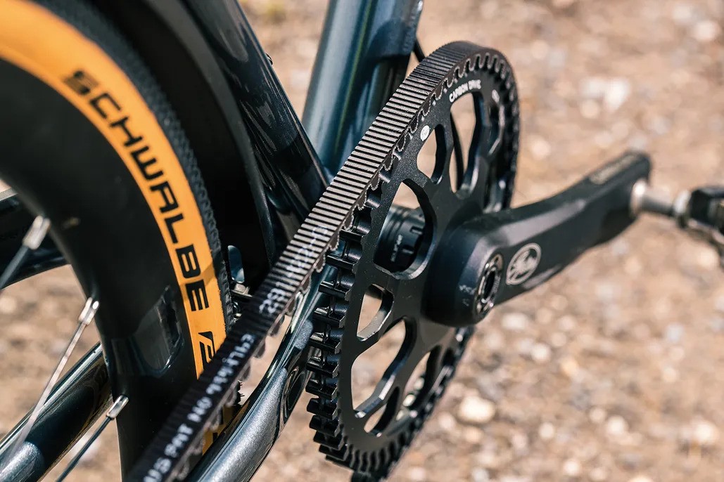 Chelsea - This wild chainless two-wheel drive eMTB goes from 0 to 25km ...