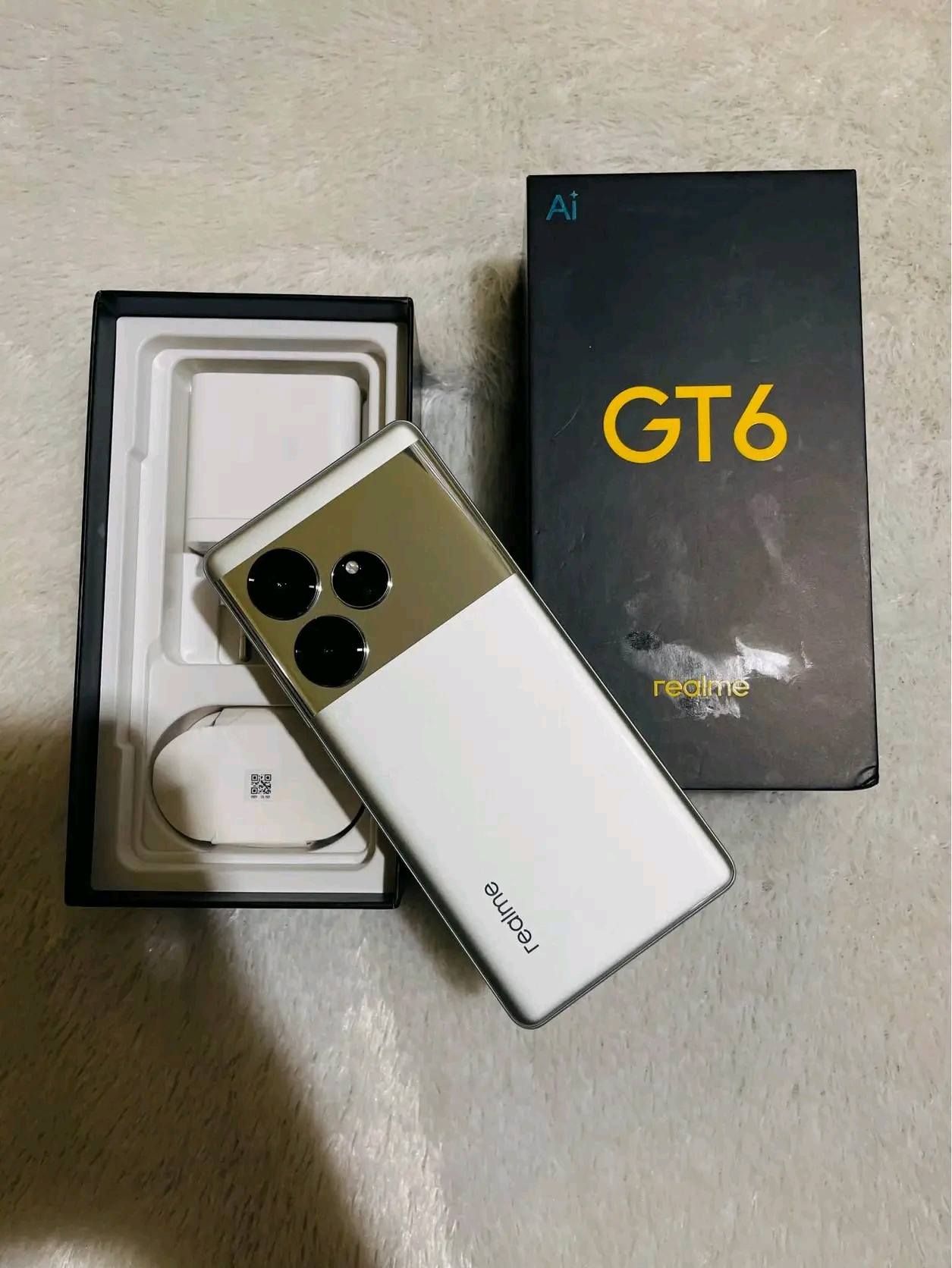 Realme Gt6 12/256Gb Price $550 Nego simu tt