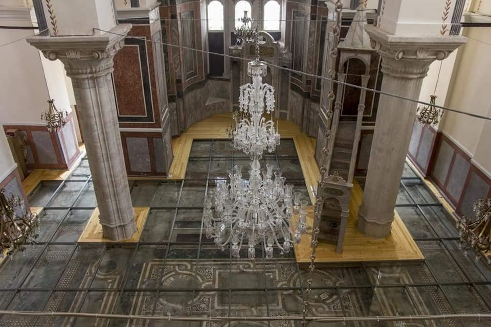 1953 restorasyonun da ahşap taban... - Molla Zeyrek Camii | Facebook