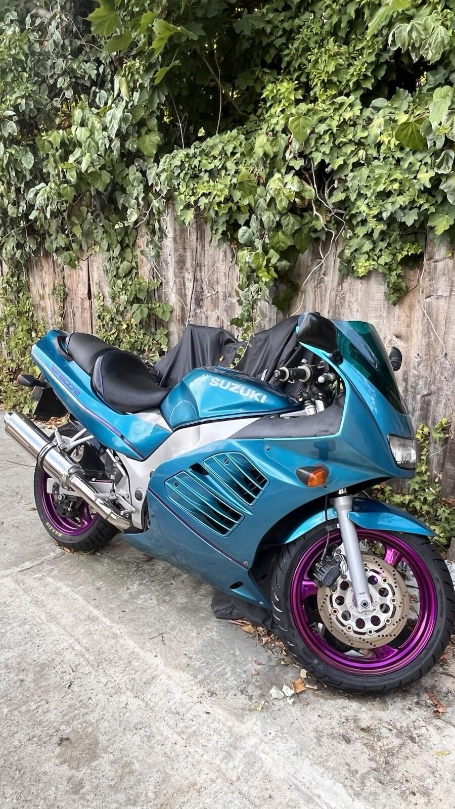 90's - The 1995 Kawasaki ZX9R Ninja is a legendary sports bike