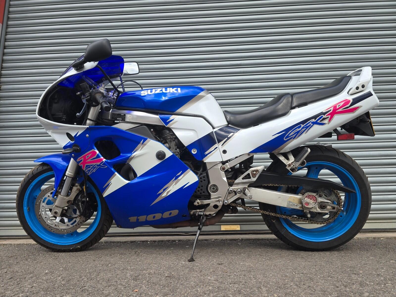 90's - The 1995 Kawasaki ZX9R Ninja is a legendary sports bike