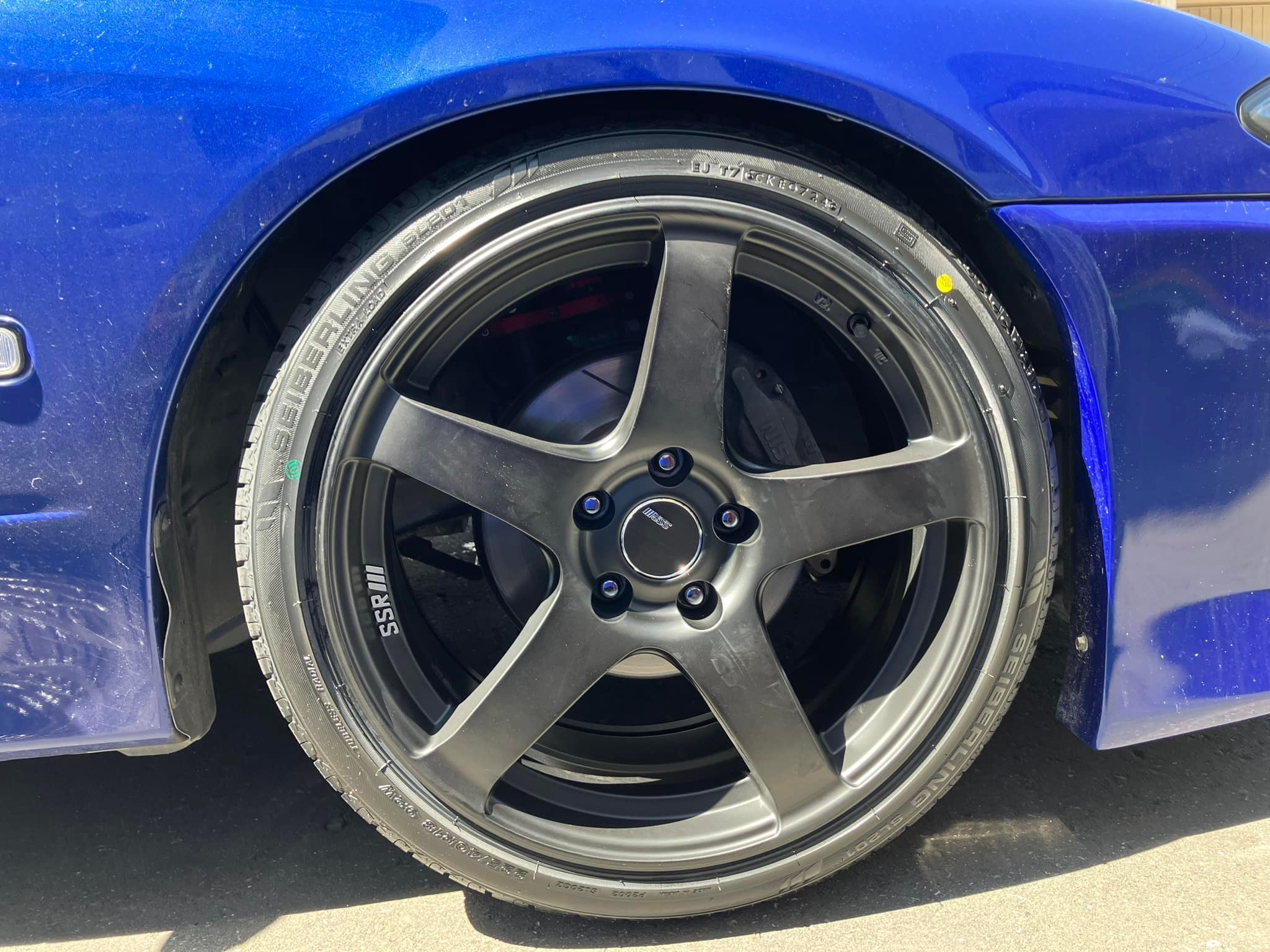 タイヤ館西川口 - S15シルビアにSSR GTV01 マッドブラックディスクが 