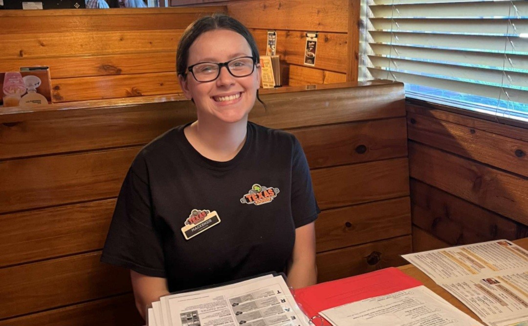 Texas Roadhouse - 🌟 Roadie Spotlight 🌟 Meet Mackenzie!... | Facebook