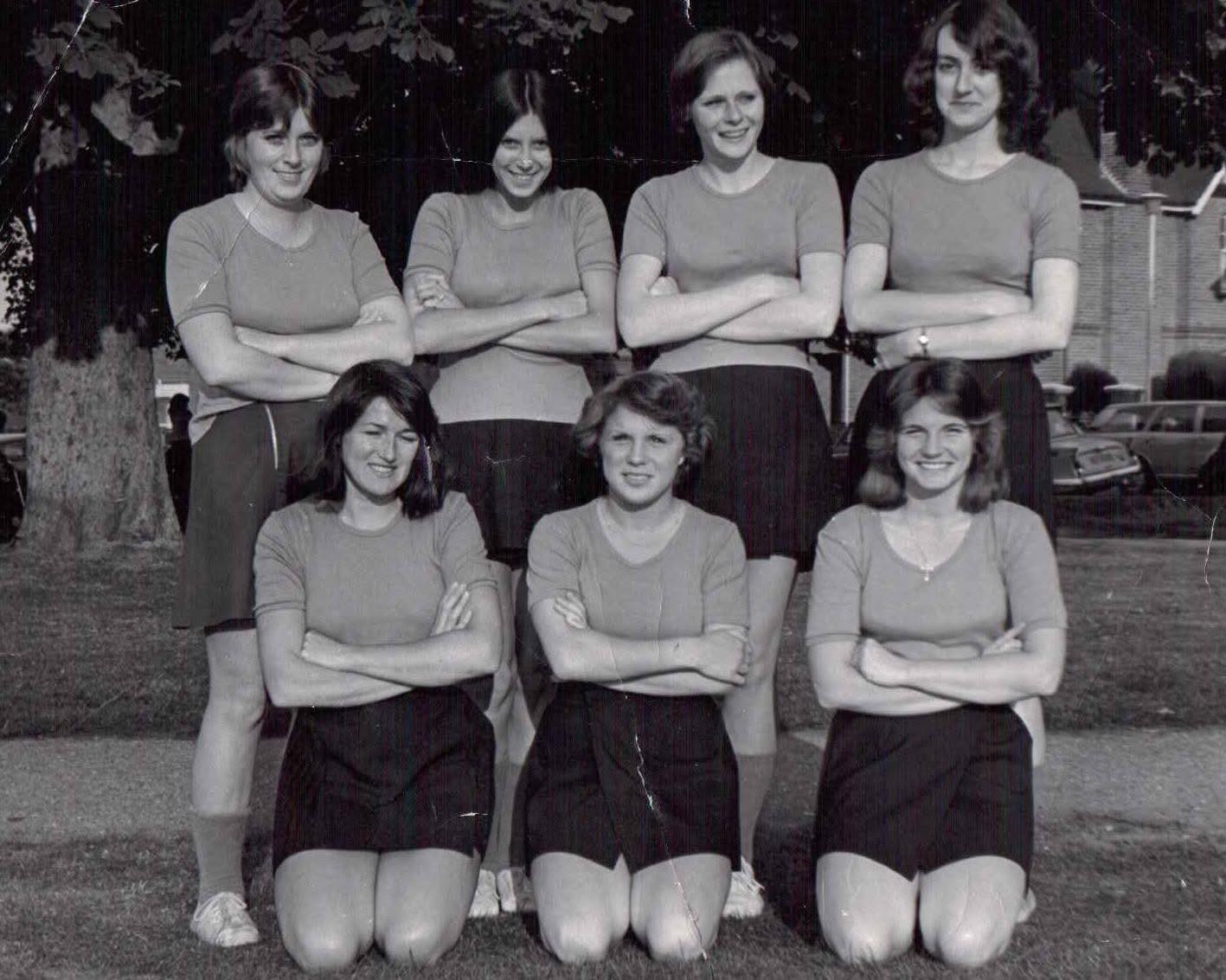 ashford-bybrook-athletic-netball-team-circa-1970s-back-row-mo