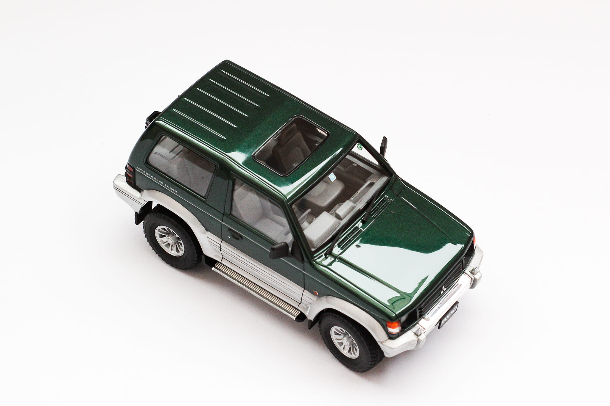 AOSHIMA 56974 Mitsubishi V24WG Pajero Wide XR-II '91, Maquetas - Vehículos - Maquetas de coches - Coches de calle | El Taller del Modelista