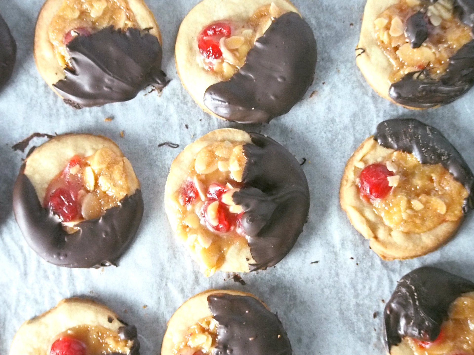 These... - Woman Scribbles - Desserts and Pastries Recipe Blog | Facebook