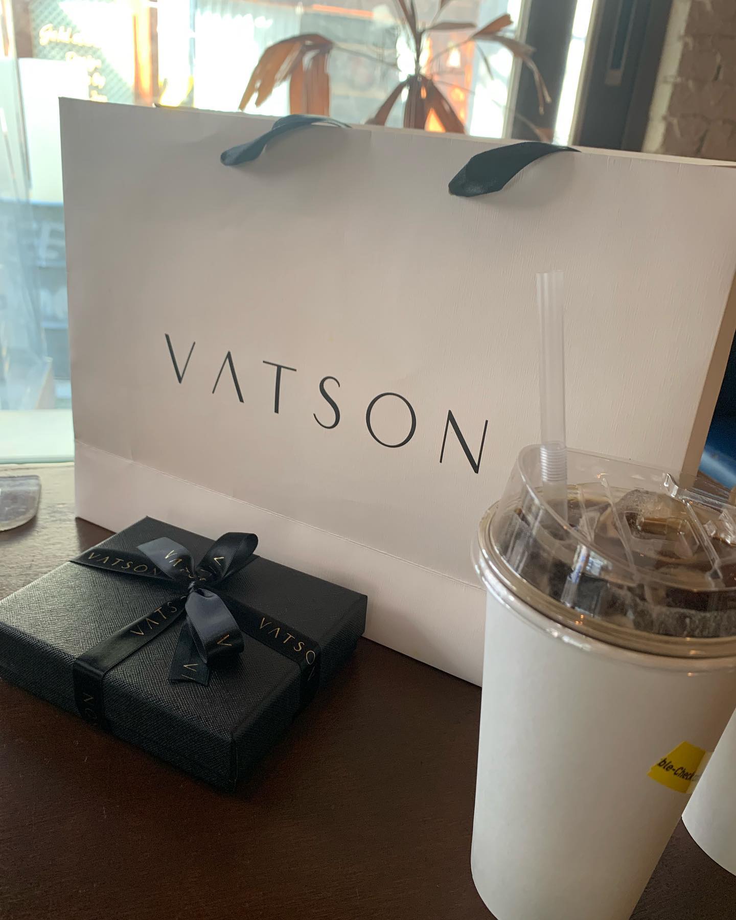Vatson.official - 선물 패킹은 보는 사람마다 설레게 만들죠 🤗 직장 후임에게 주겠다며...
