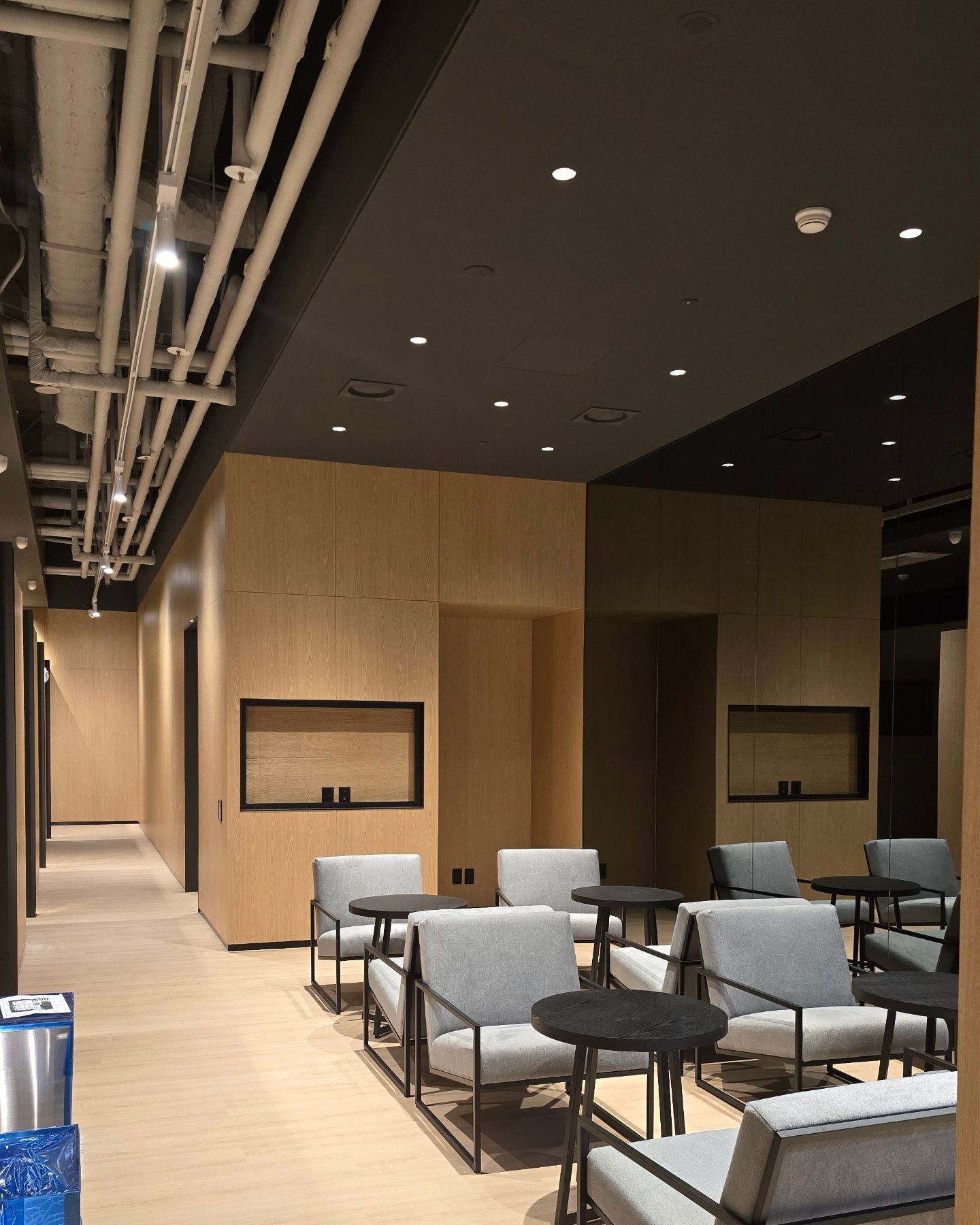 sewon_design - 평택 예스티 사옥 인테리어 공사 2F conference room, #인터페이스카펫타일 #타공보드 ...