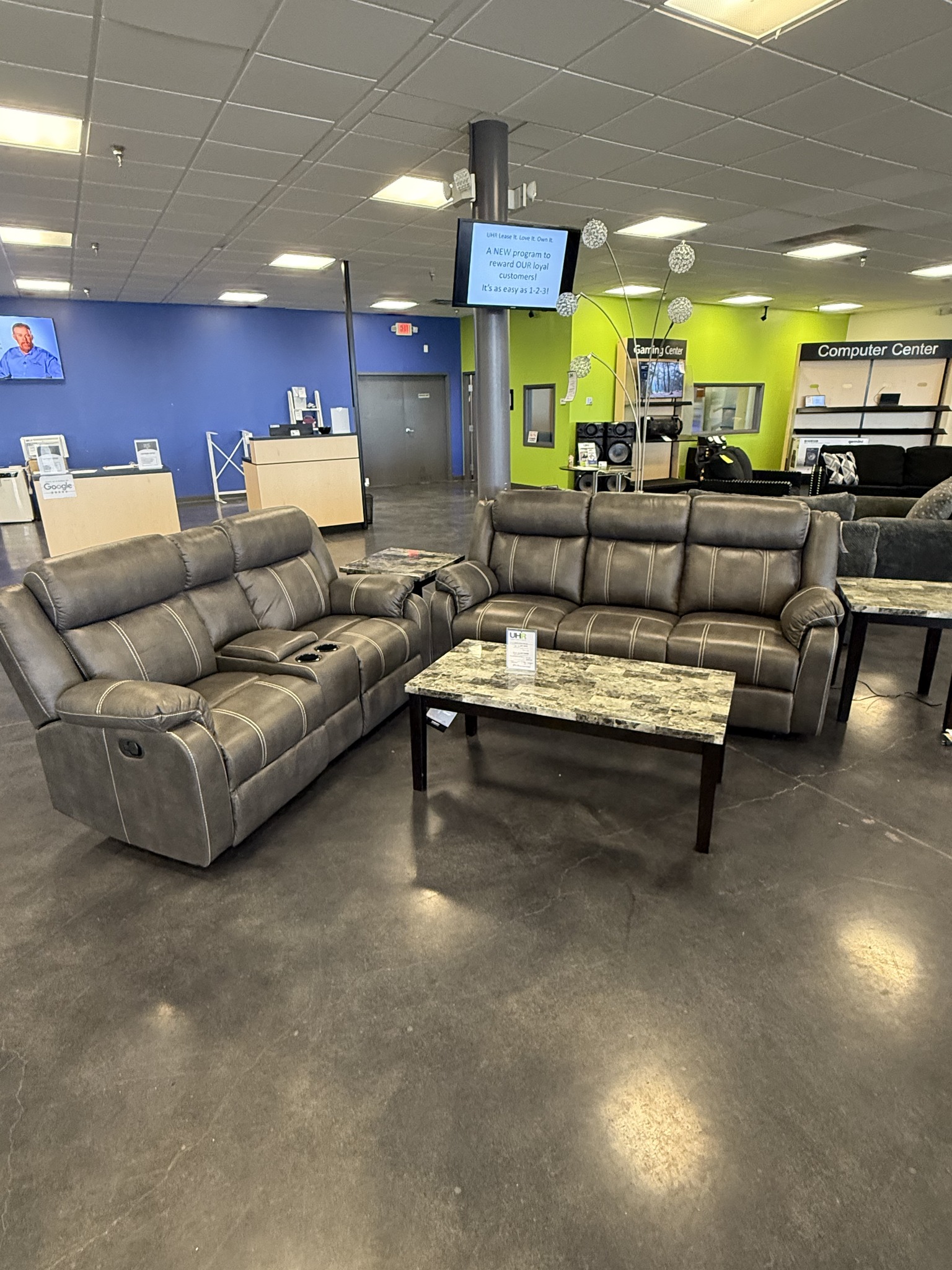 UHR - 🚨 New stock alert🚨 Brand new reclining sofa and loveseat ...