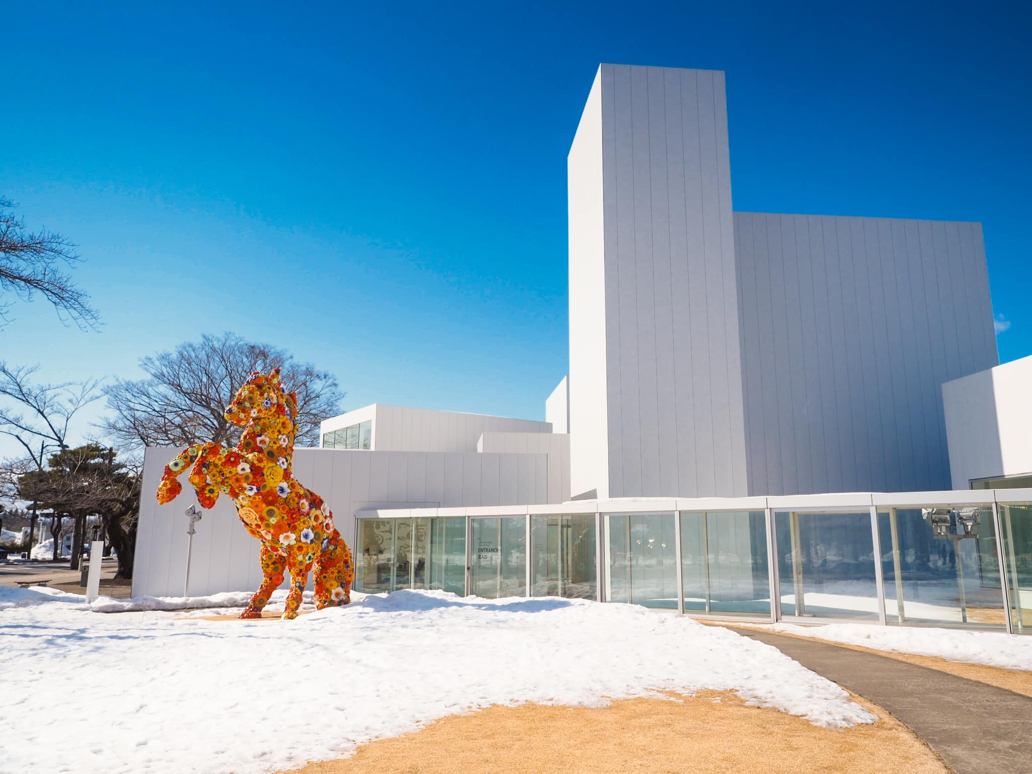 風塵萬里 旅人手札 - 日本最有樂趣的美術館 🐎...
