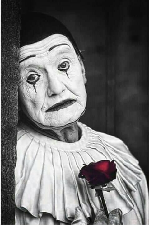 مهرج الحزين Le Triste Cloune Home Facebook