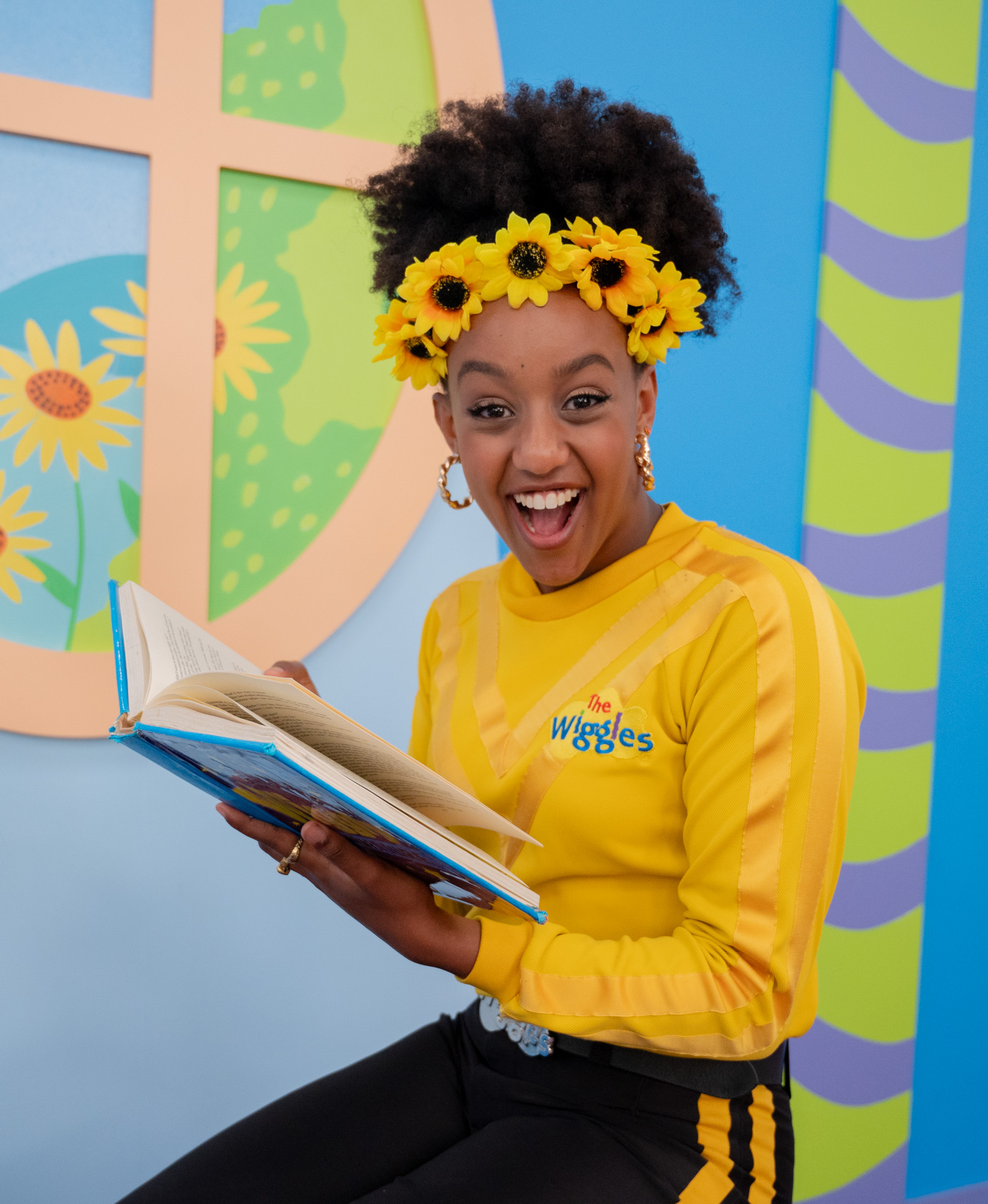 The Wiggles - Reading a book is such a delight, It fills up your mind ...