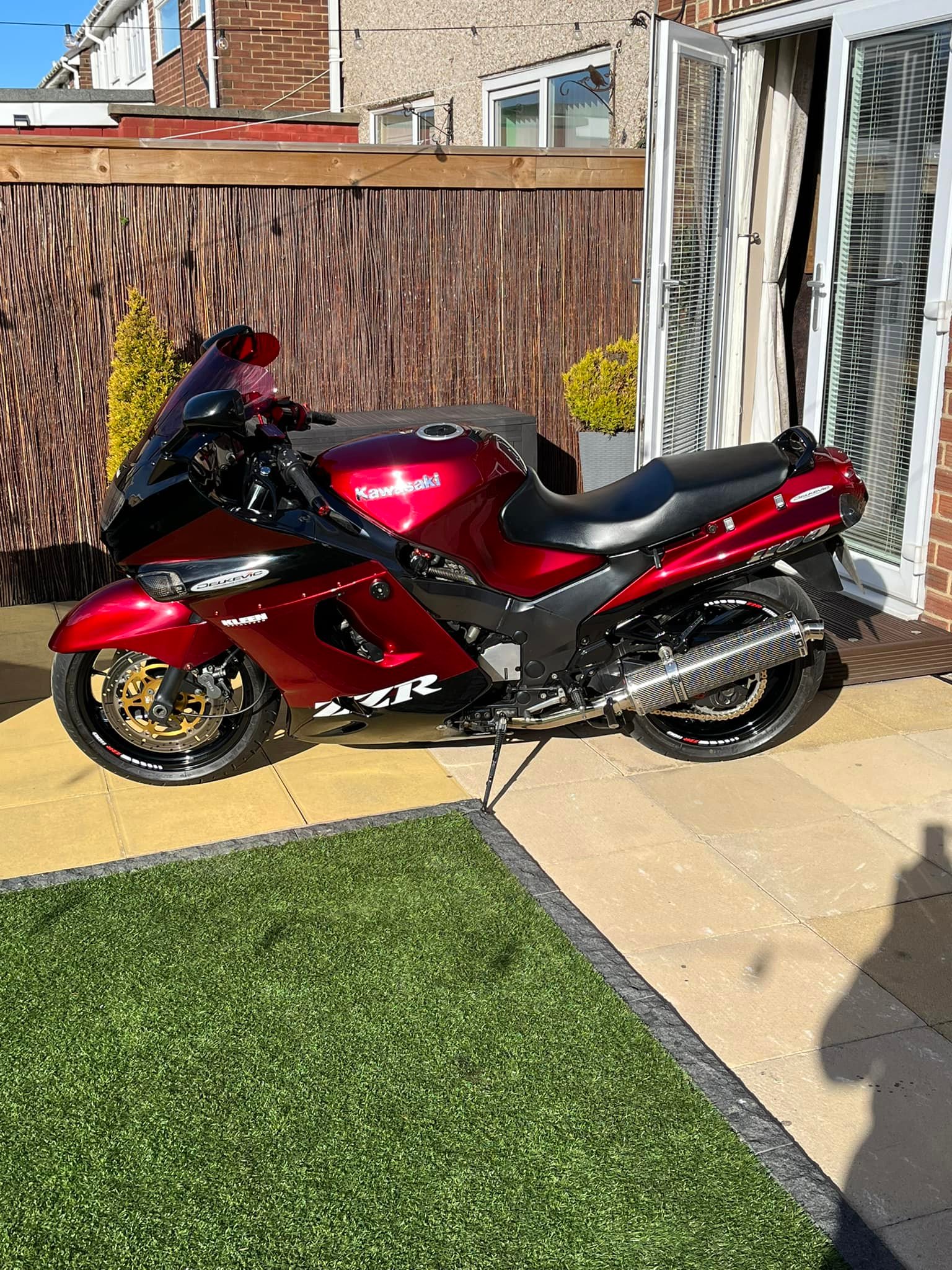 26 years old ZZR 1100 D7 ready for another summer.!