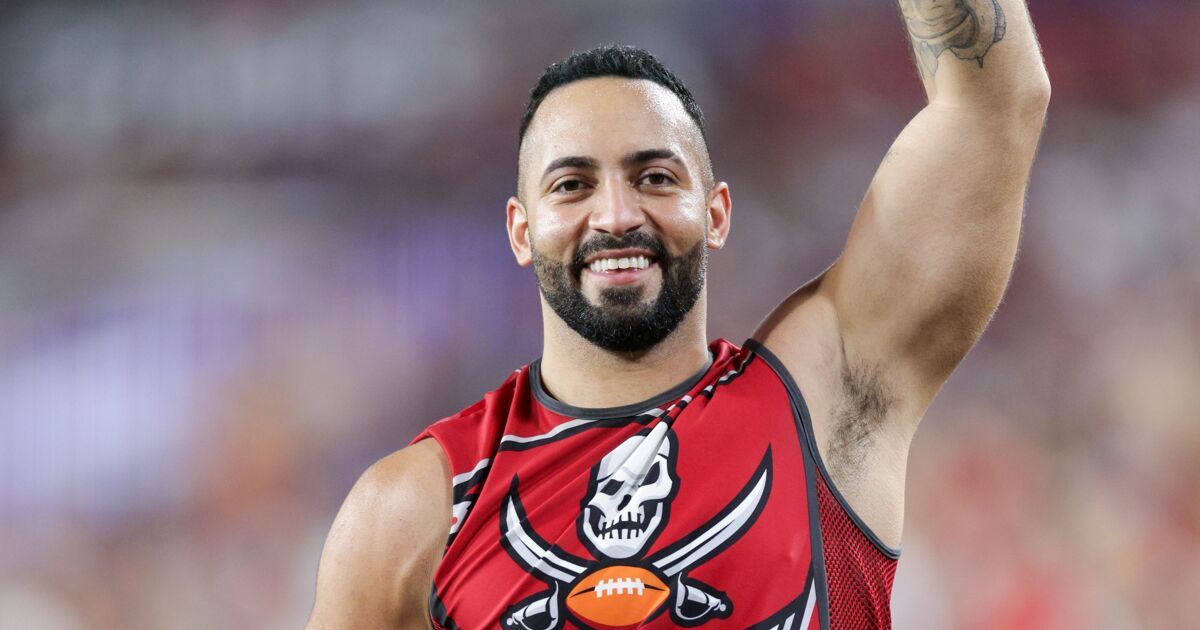 Outsports - This NFL male cheerleader is gay, married and can bench 215 ...