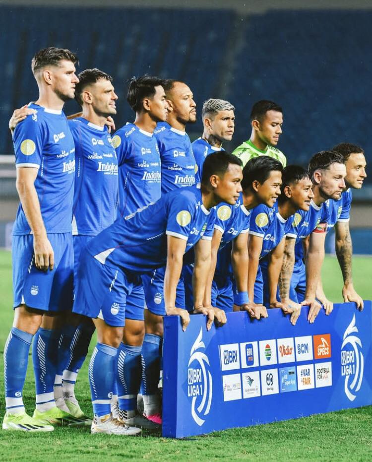Bobotoh GARIS KERAS - MIHELIC ALAMI SEDIKIT GANGGUAN DI TUMIT Gelandang ...