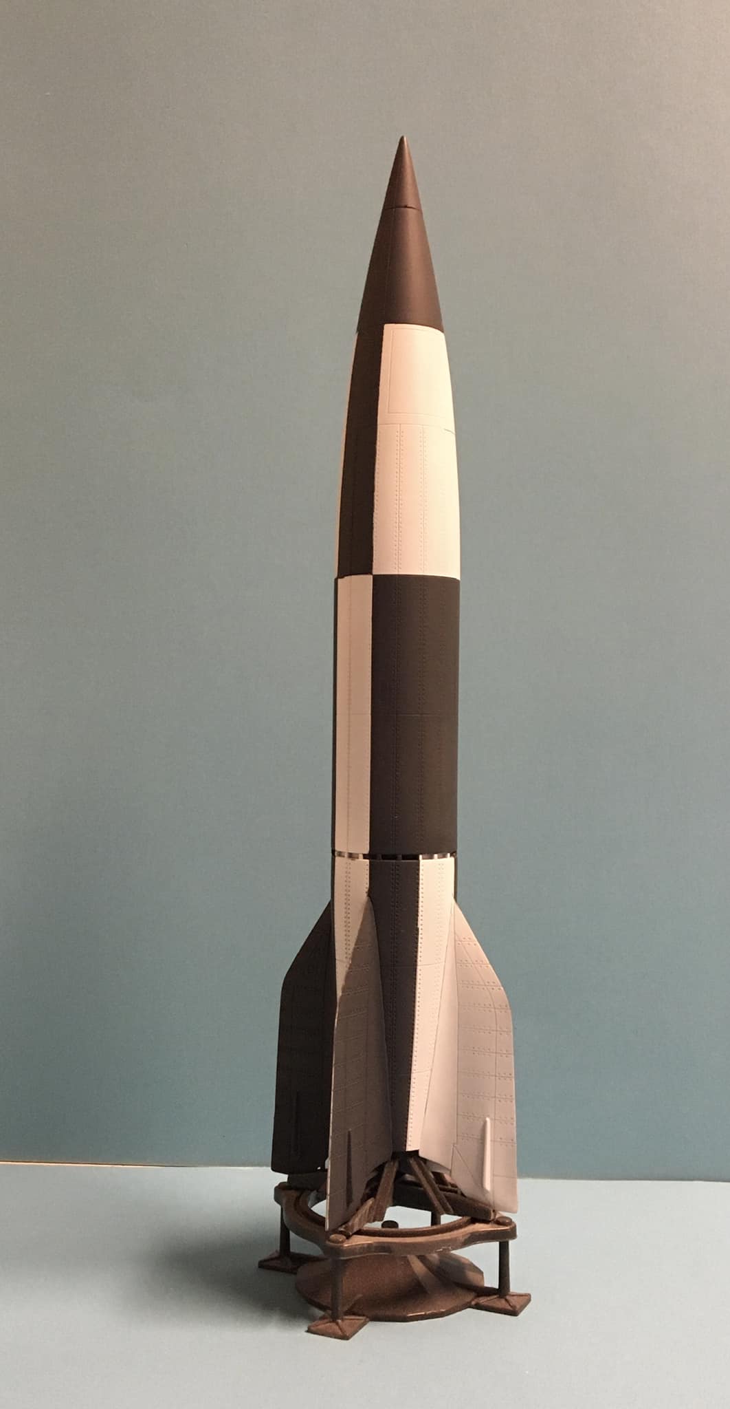 Pegasus E-Z Snapz V-2 rocket model kit review