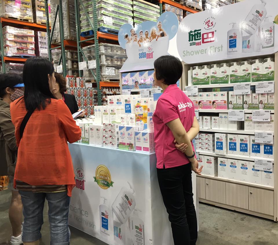 德國施巴sebamed 台灣總代理 讓施巴給你滿滿的大平台 來來來大家期待已久的施巴x好市多第一波冬季特展火熱開跑啦 現場擠到小編都沒地方拍照了喜愛好市多限定