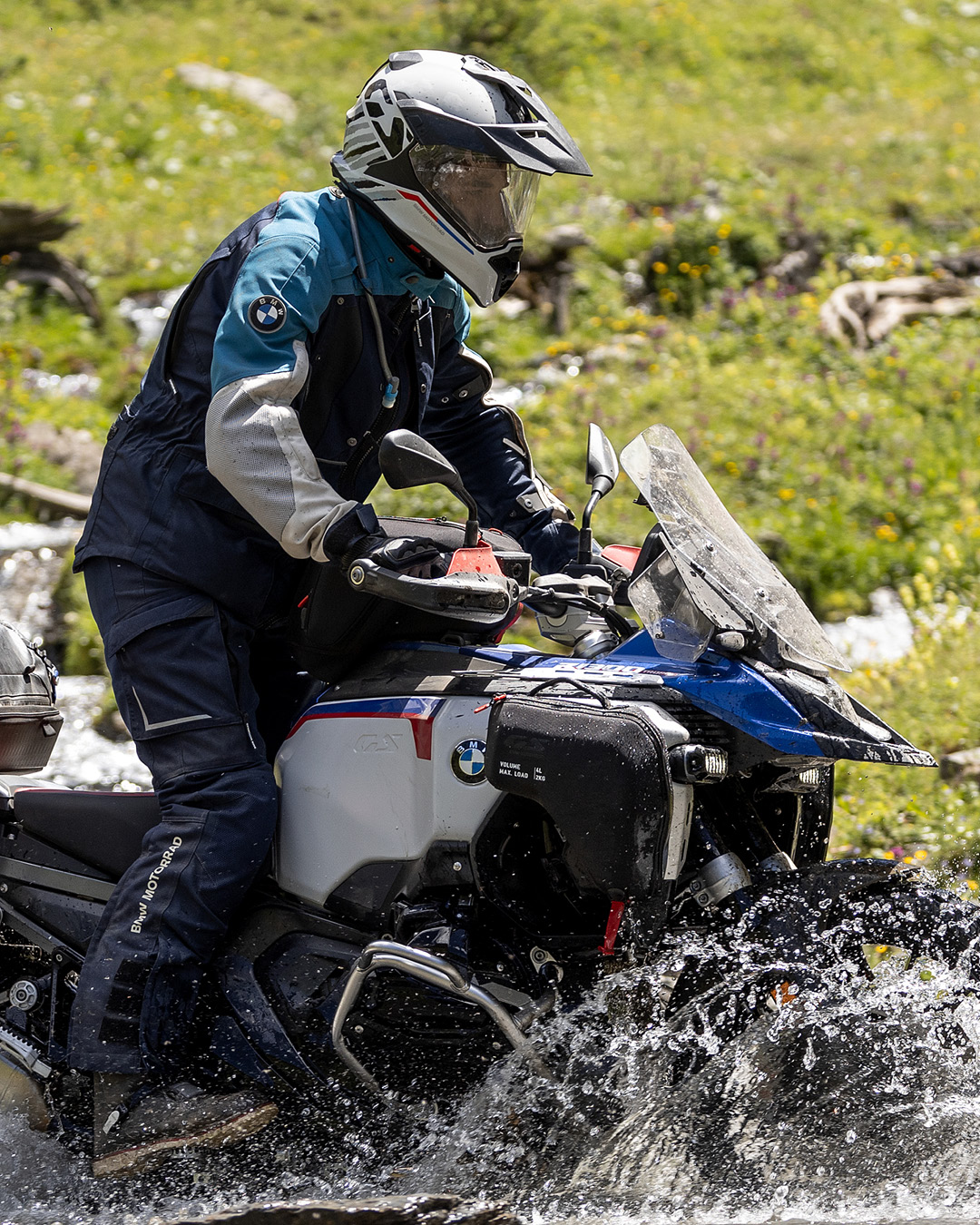 Discover the BMW GS Kawir GTX shoes, available in three colours