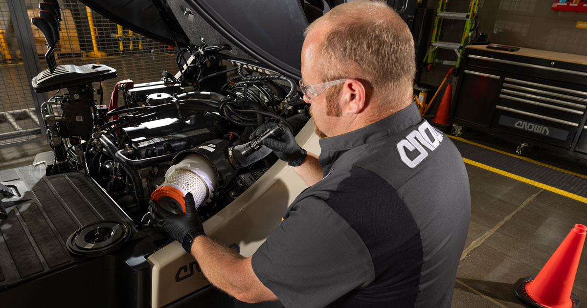 Crown Lift Trucks - The new RC 5700 stand up counterbalance forklift ...