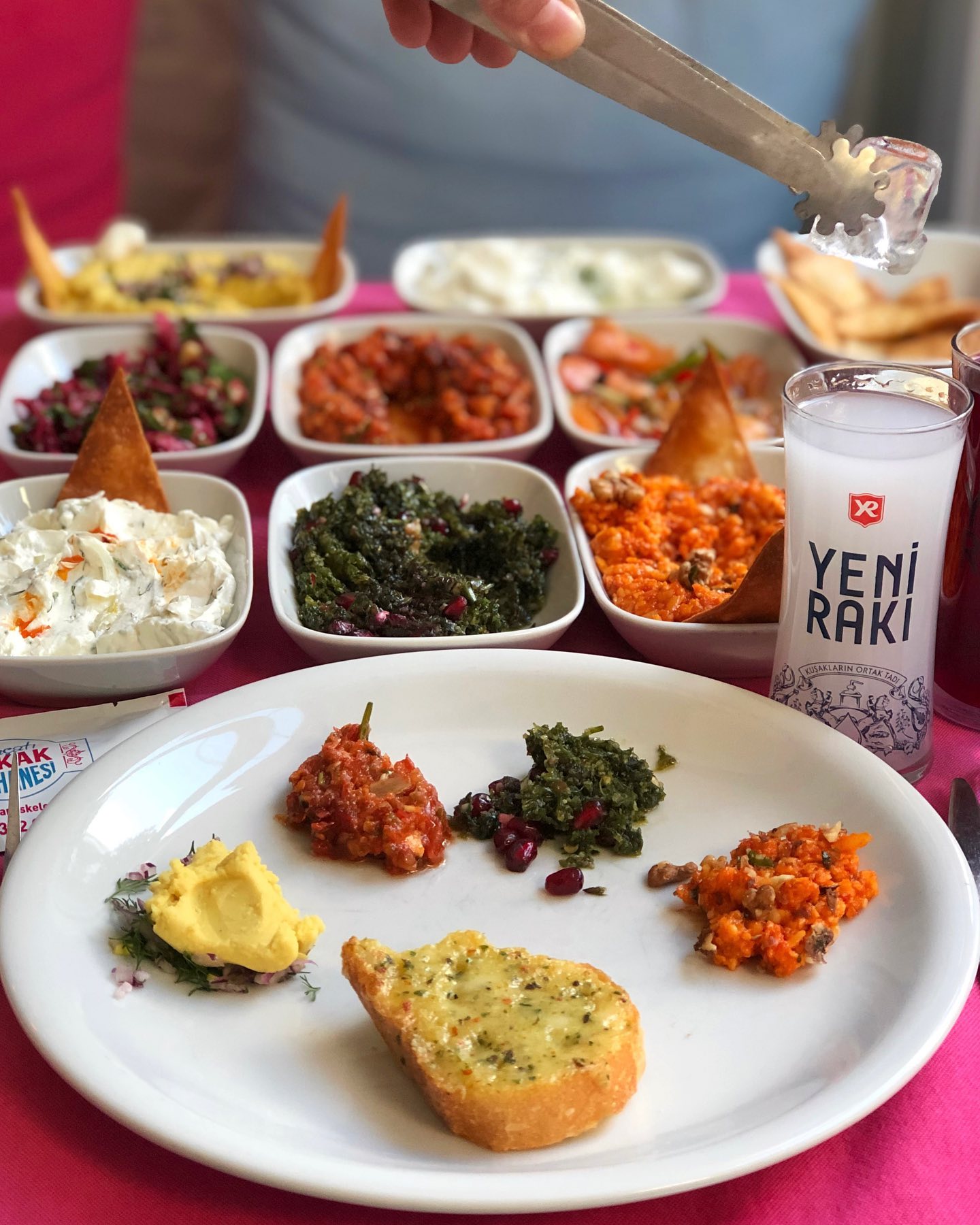 Alaçatı - Akşam hazırlıkları tamam, beraber miyiz? 😊 ...