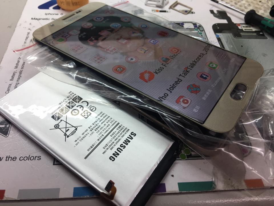 三星a8 進行更換內置電池 小編發現a8 換電池比 旦通科技網路fb 手機液晶維修專區 Facebook