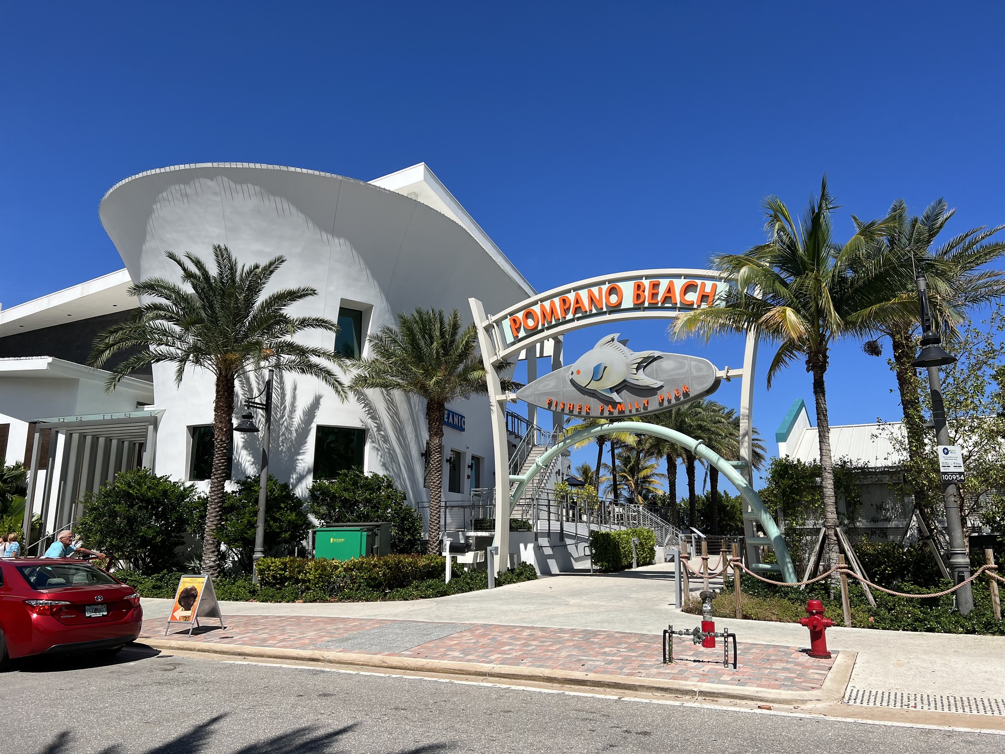 Houston's in Pompano Beach: waterfront dining with consistent food