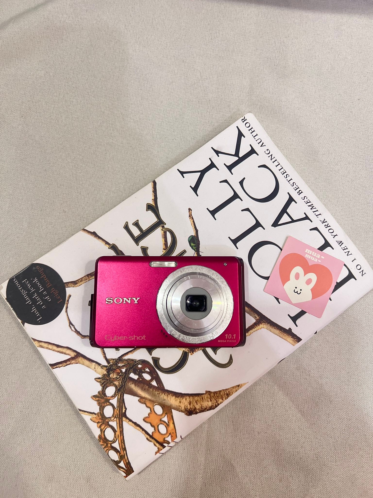 Sony cyber shot with wifi 18.2 megapixels DSC-WX200 going at k2000