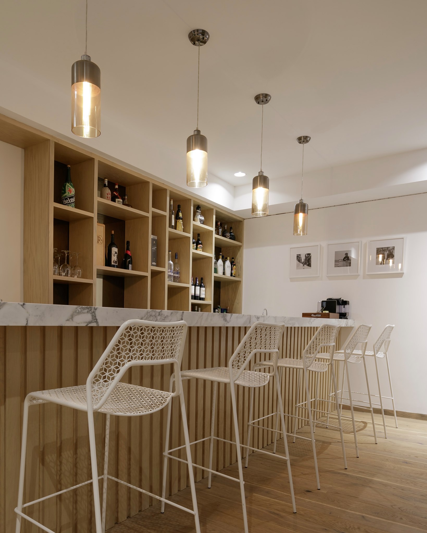 Diseño de barra y contrabarra... - Cúbico Interiorismo