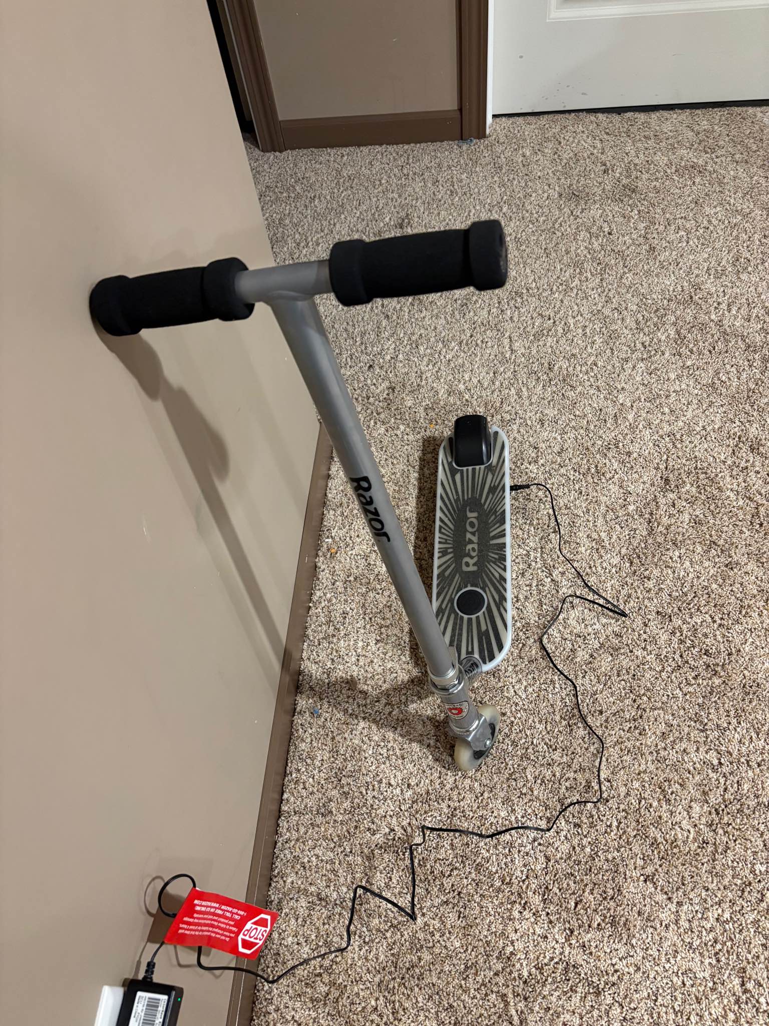 Razor Color Rave Electric Scooter with light up deck and charger PU ...
