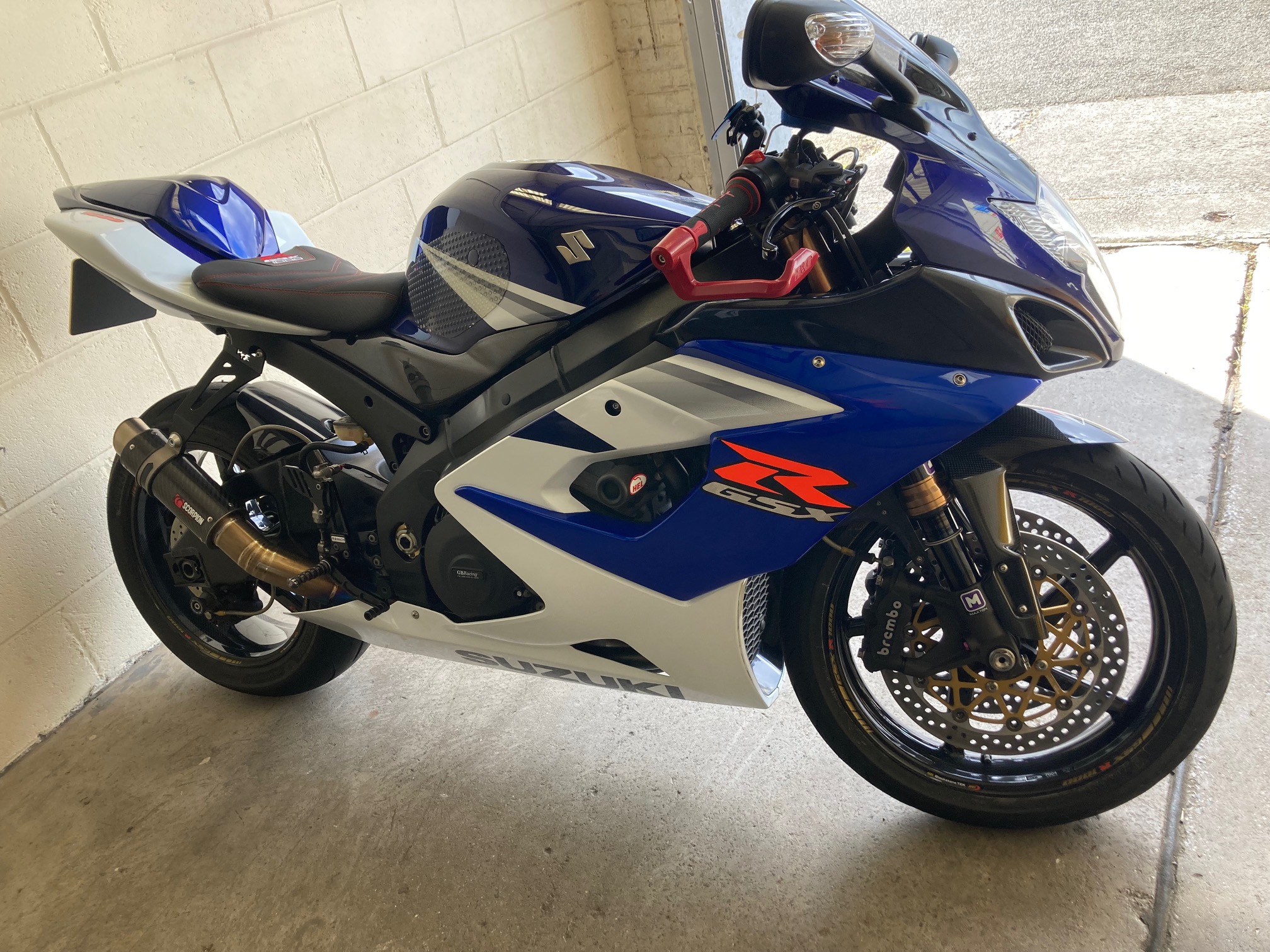 Upgraded Suzuki GSXR1000 with Brembo and Hel callipers