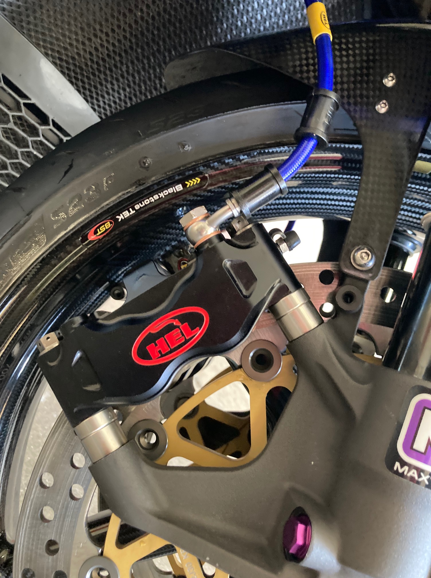 Upgraded Suzuki GSXR1000 with Brembo and Hel callipers