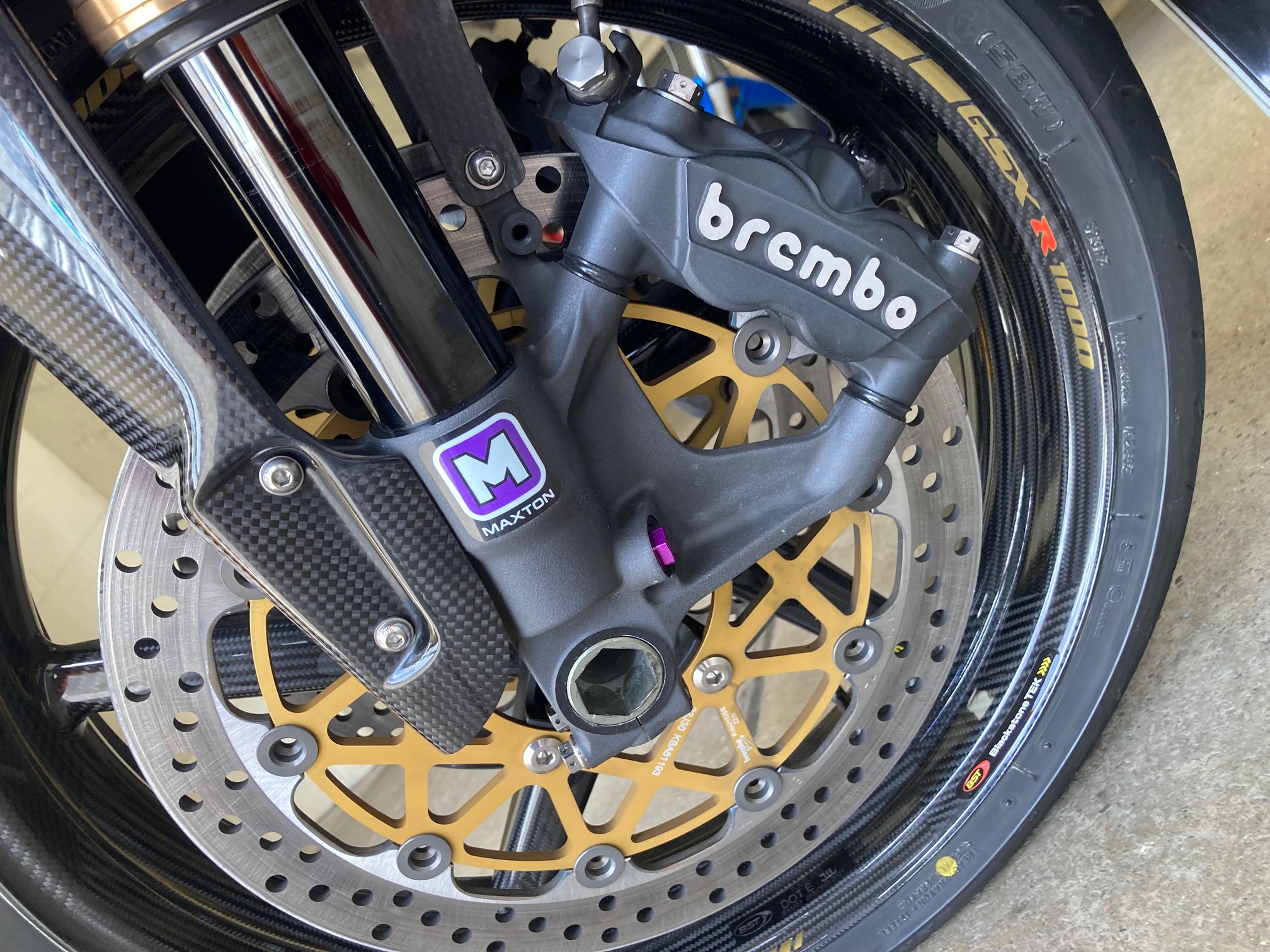 Upgraded Suzuki GSXR1000 with Brembo and Hel callipers