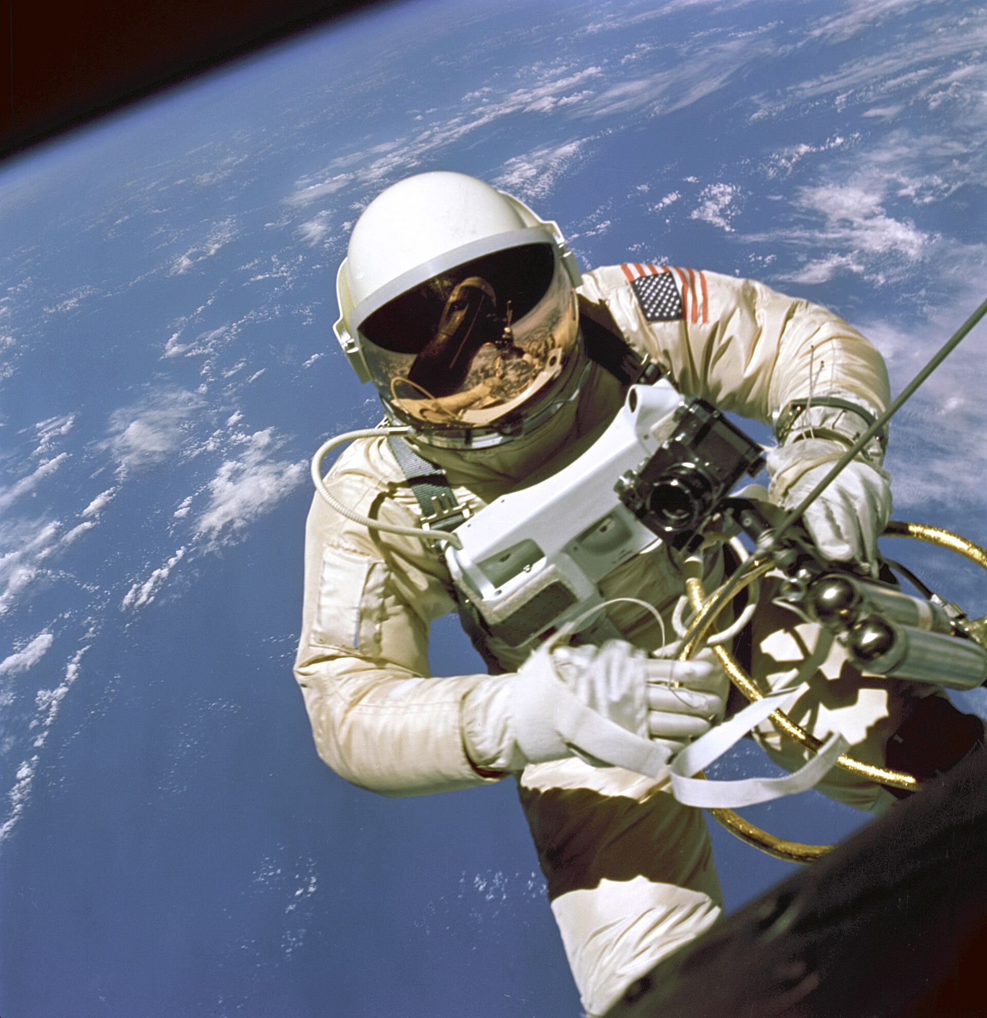 The Worlds - Ed White’s 23-minute spacewalk on the first day of the ...