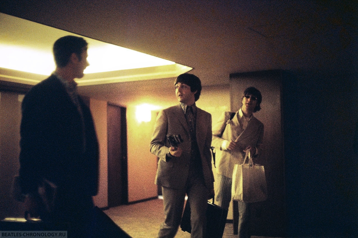Beatles and Cavern Club Photos - April 26th 1978 - Ognir Rrats Ringo is ...