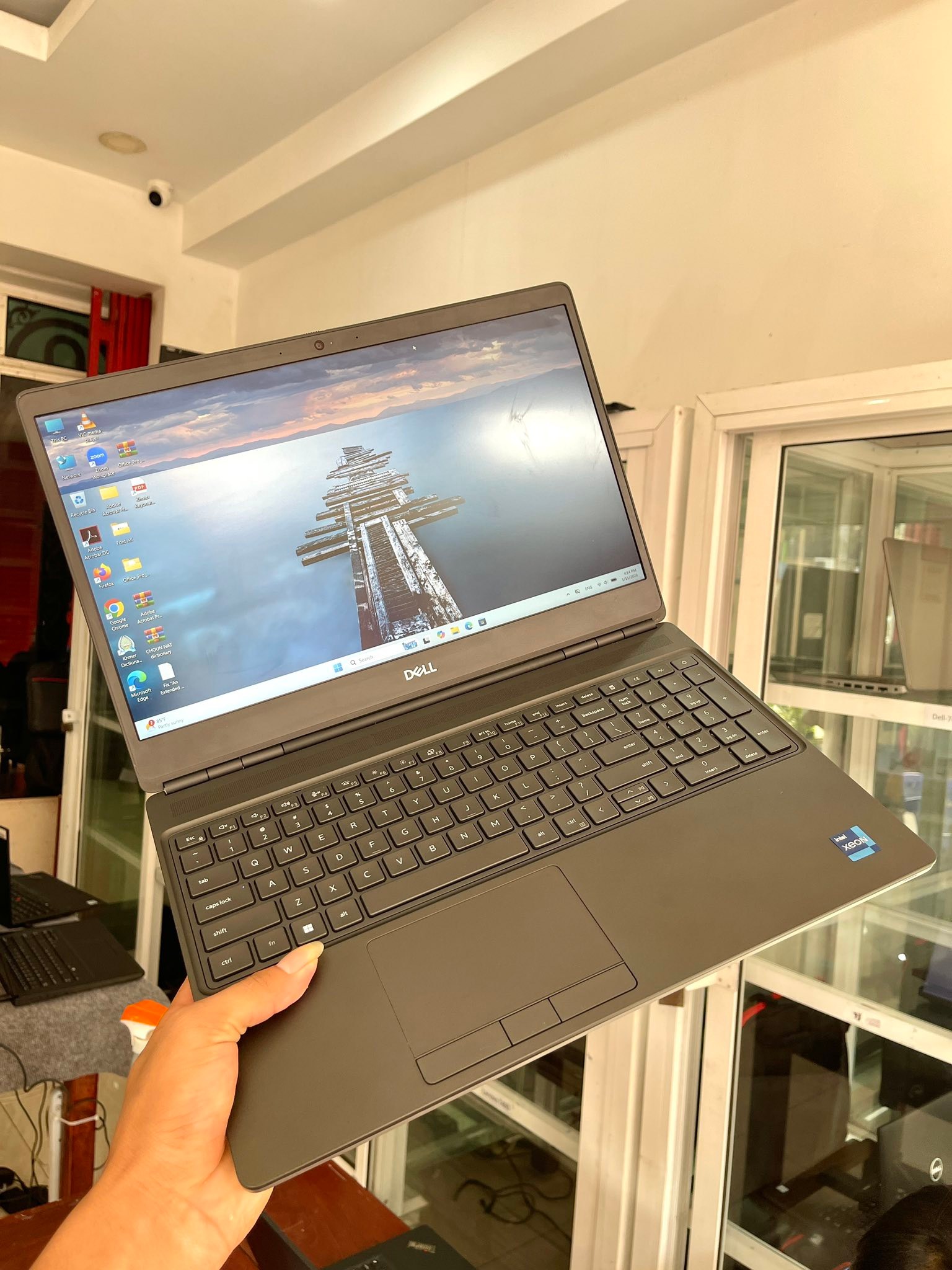 Dell Precision 7560 Workstation Laptop PC CPU : Intel Xeon W 