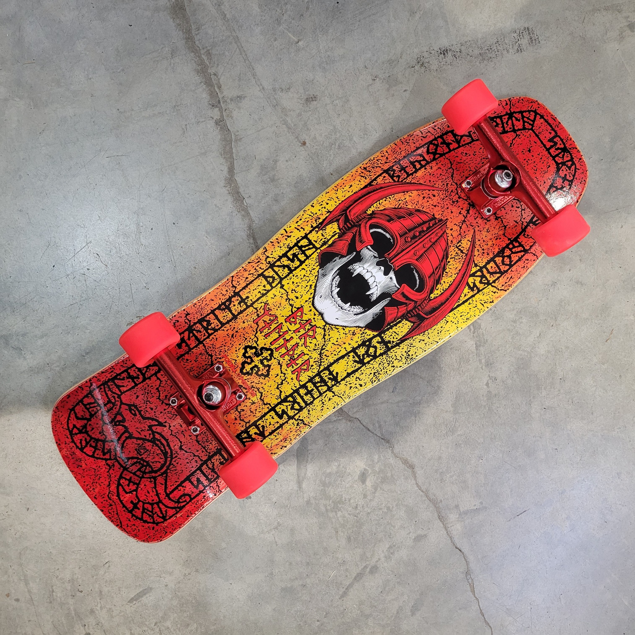 ワラPOWELL PERALTA ケビン　ハリス　ワラ Kevin Harris' signature Powell Peralta deck and collectible figure