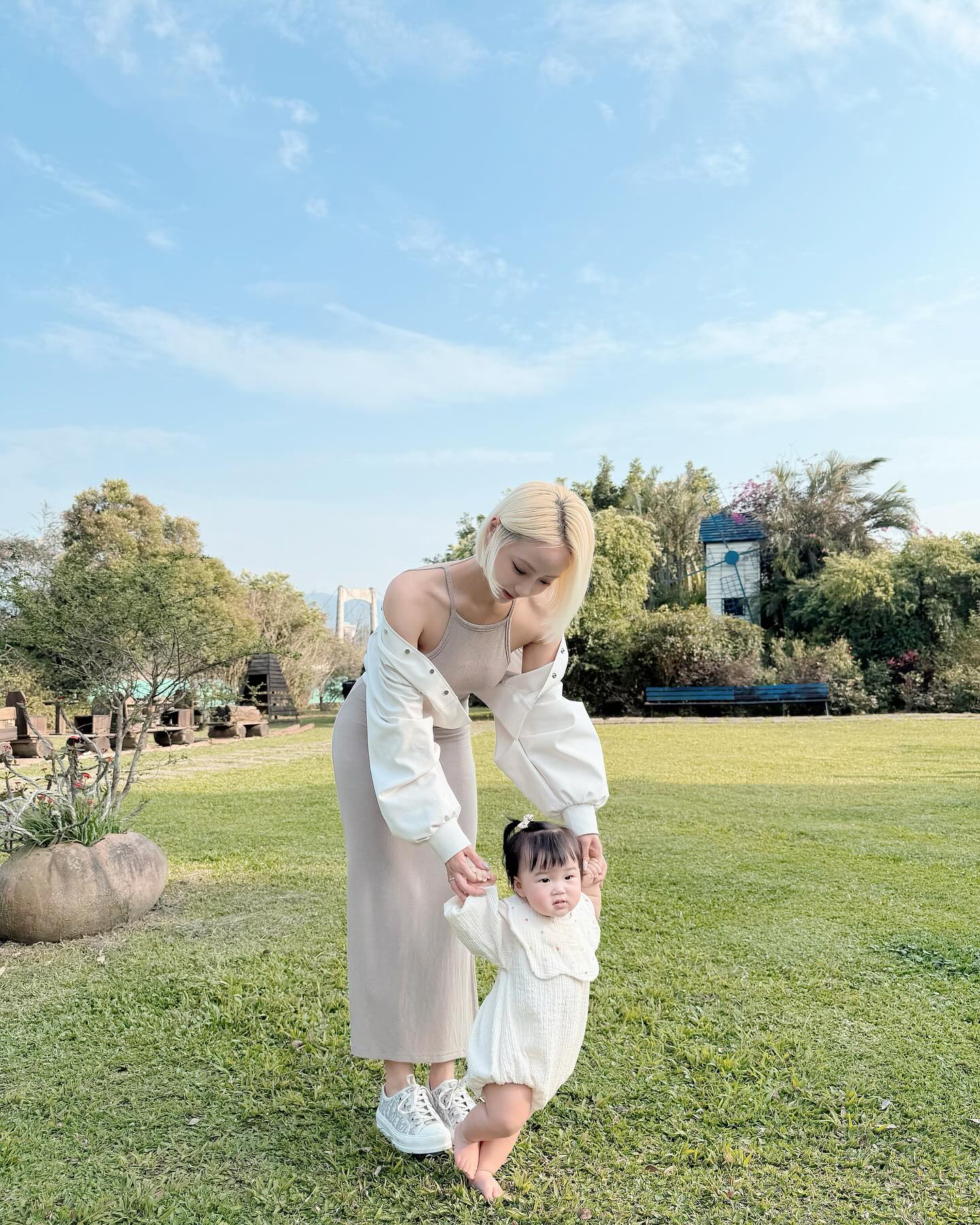 Whitney 卉妮 - Whitney 卉妮 added a new photo.
