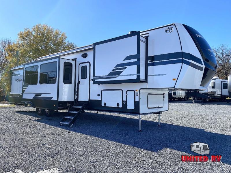 🎉 New Year, New Adventure! 🎉... - United RV Centers, Inc | Facebook
