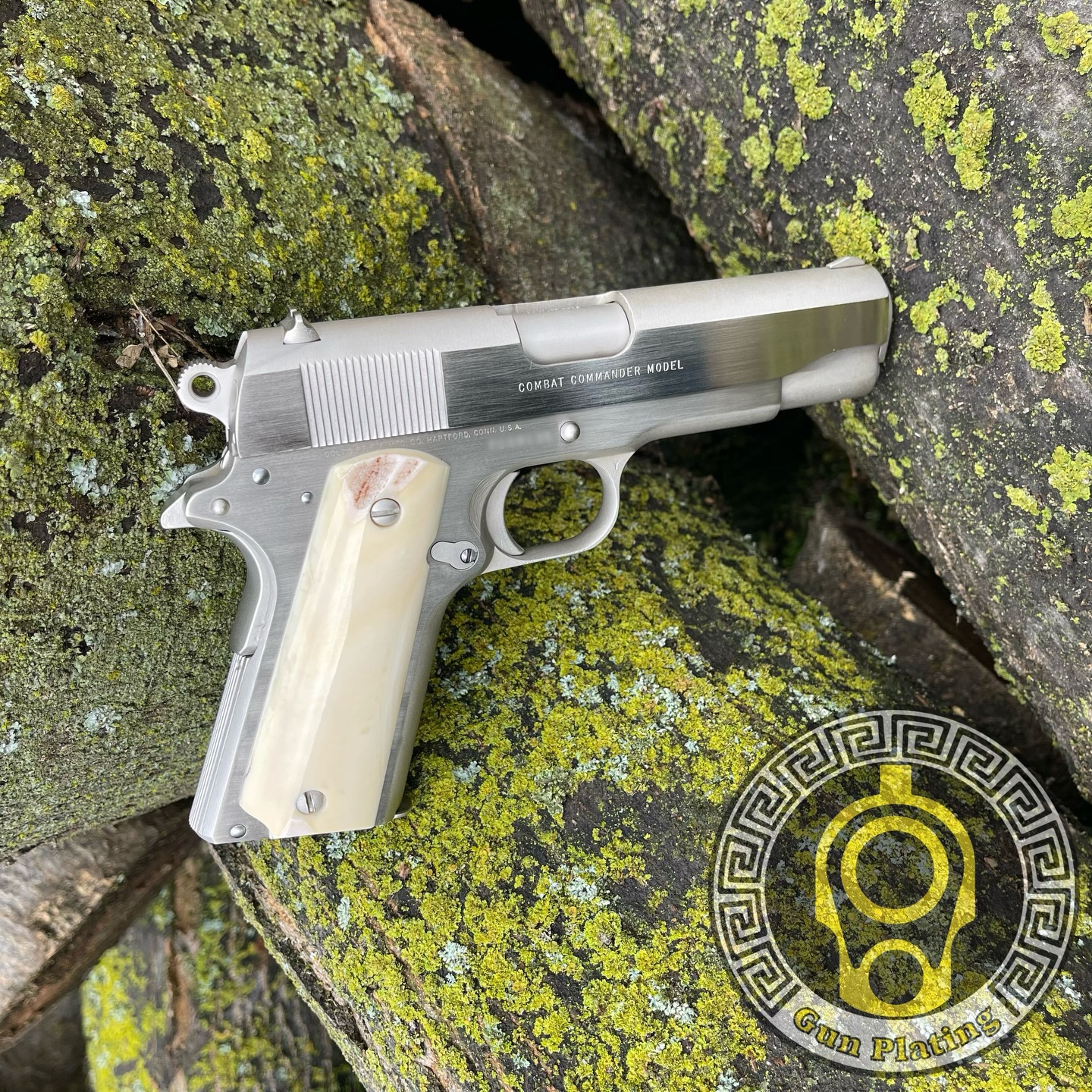 1911 Colt Combat Commander .45acp - Brush finish on the flats of