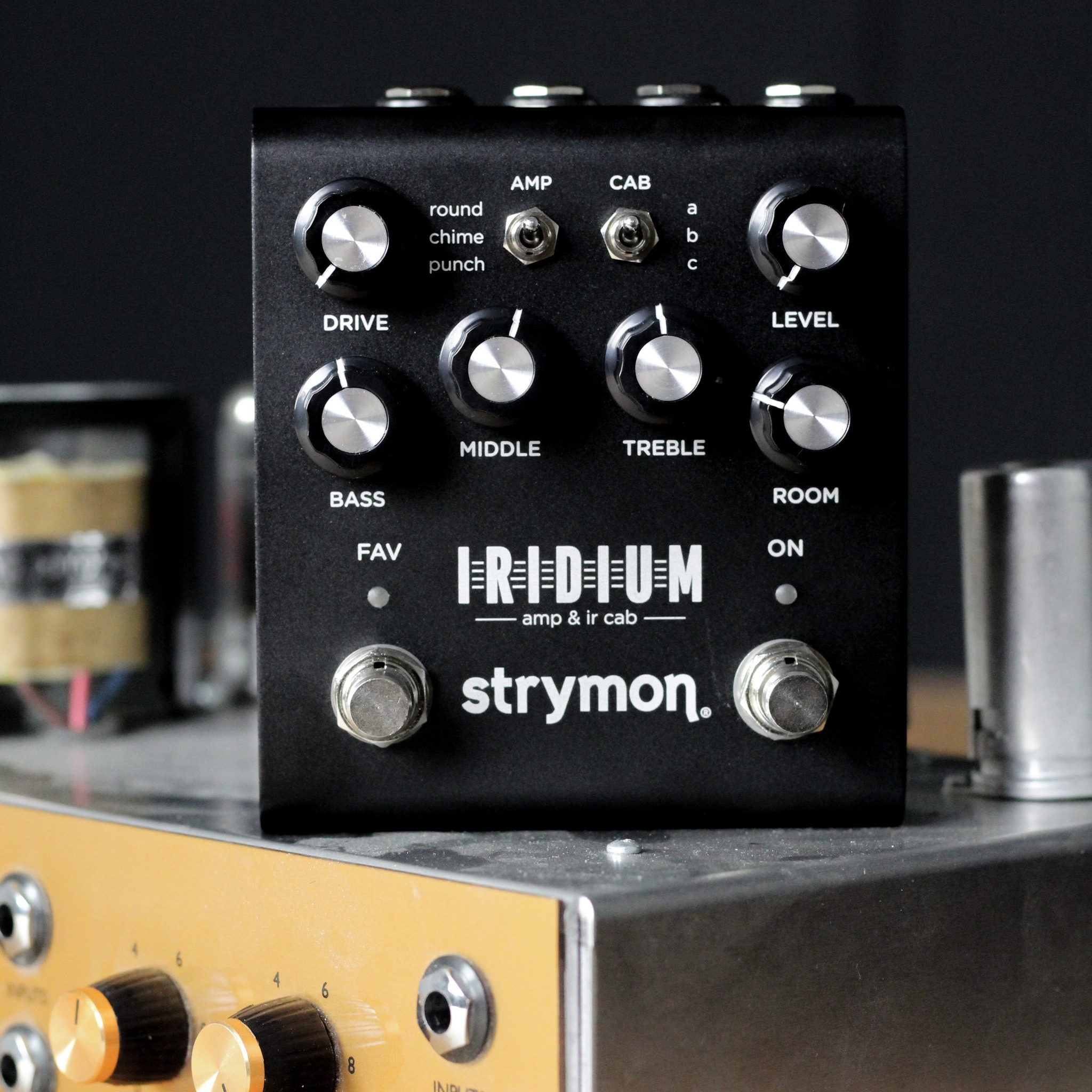 strymon IRIDIUM ジャンク What are the key differences between Strymon Iridium and Tech 21