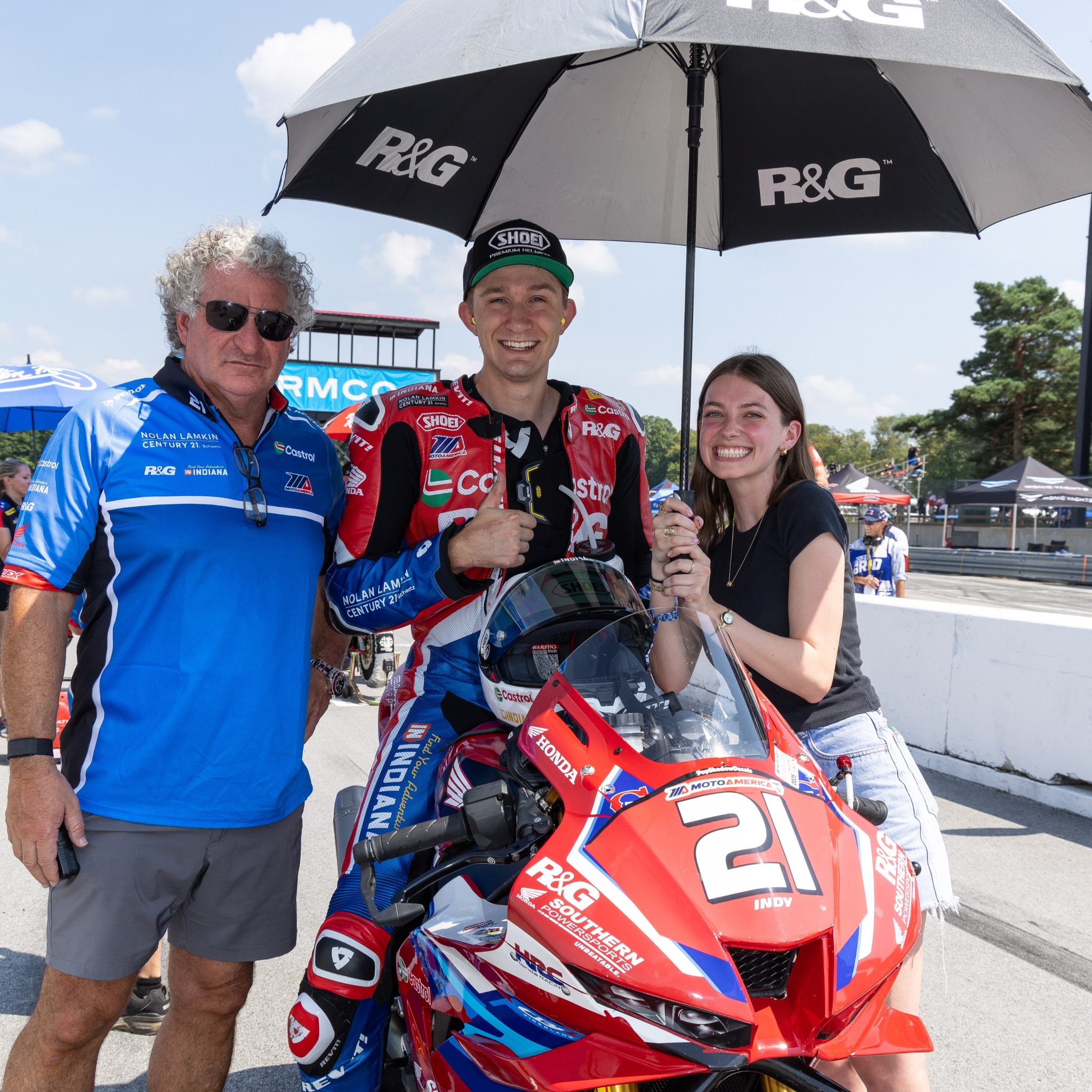 It's all smiles on the grid 📸 #superbike #supersport #racing