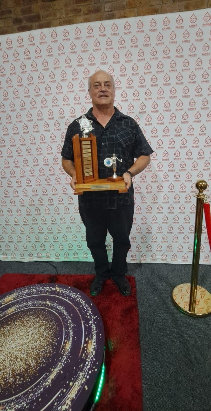 Hoërskool - 🔴BLOEDSKENK🔴 Mnr. Anton Geyser ontvang die troffe by SANBD ...