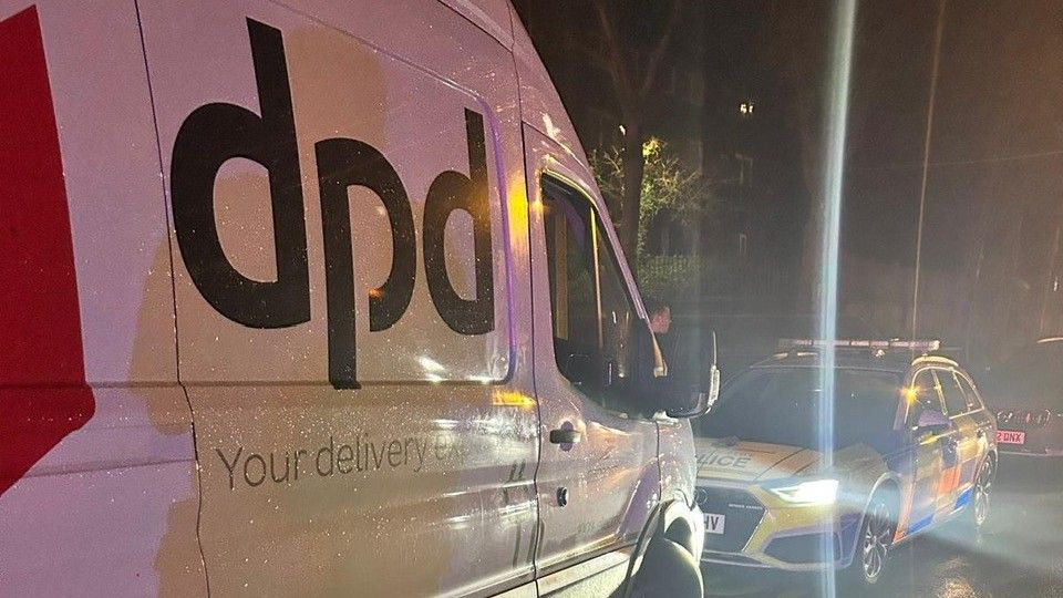 idiot-this-van-driver-came-the-wrong-way-out-of-a-city-centre-street