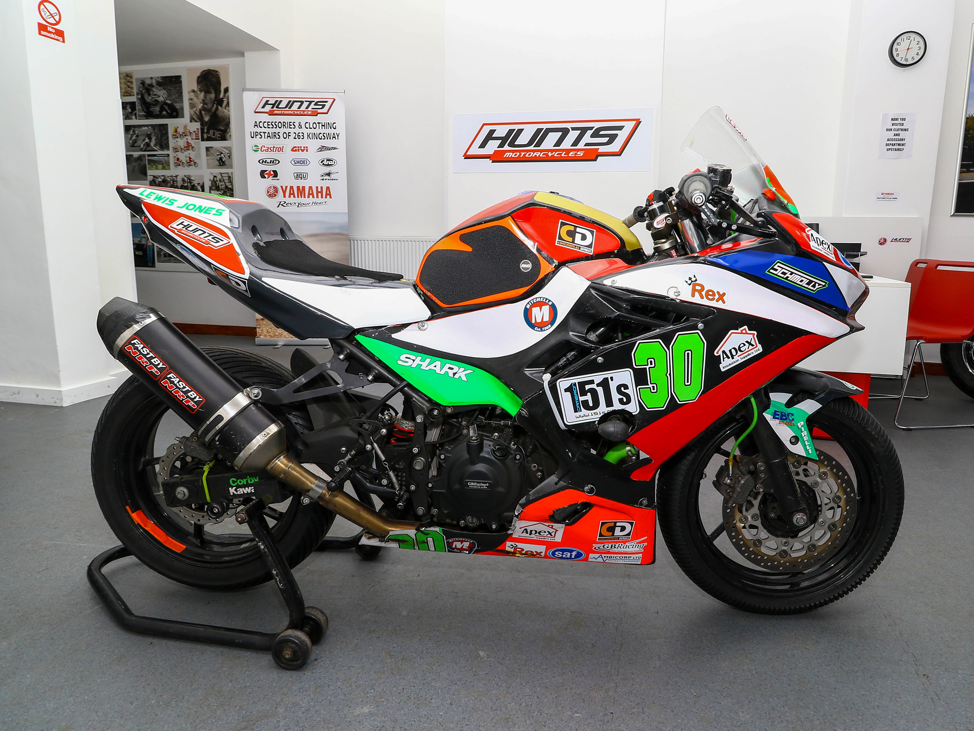 Ad: Kawasaki Ninja 400 Team Green Junior Cup Race/Track bike On