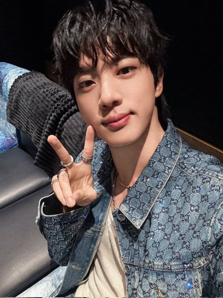 khmnim1513 Instagram Update] thanks for inviting me. standing next